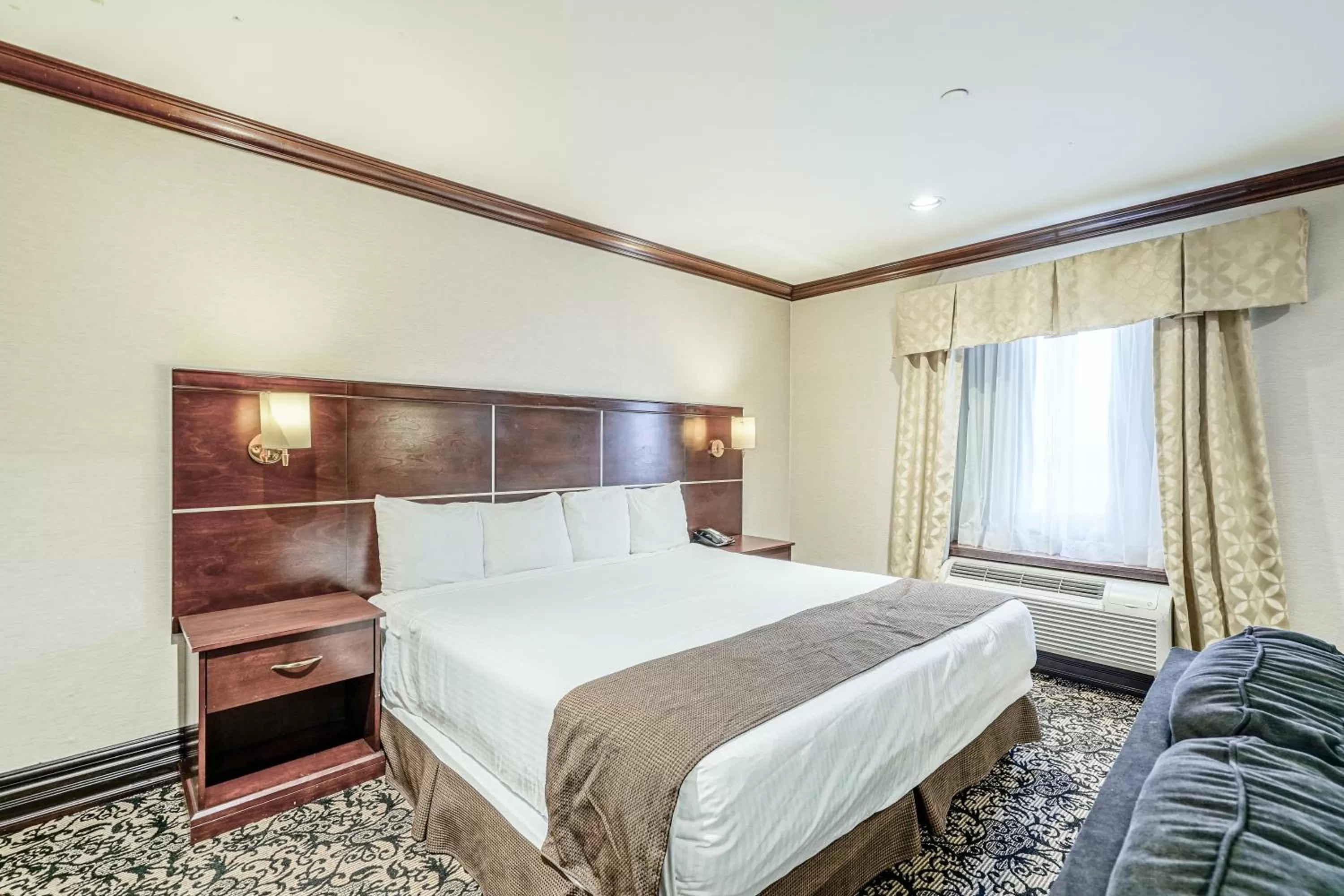 Photo of the whole room, Bed in Woodbine Hotel & Suites