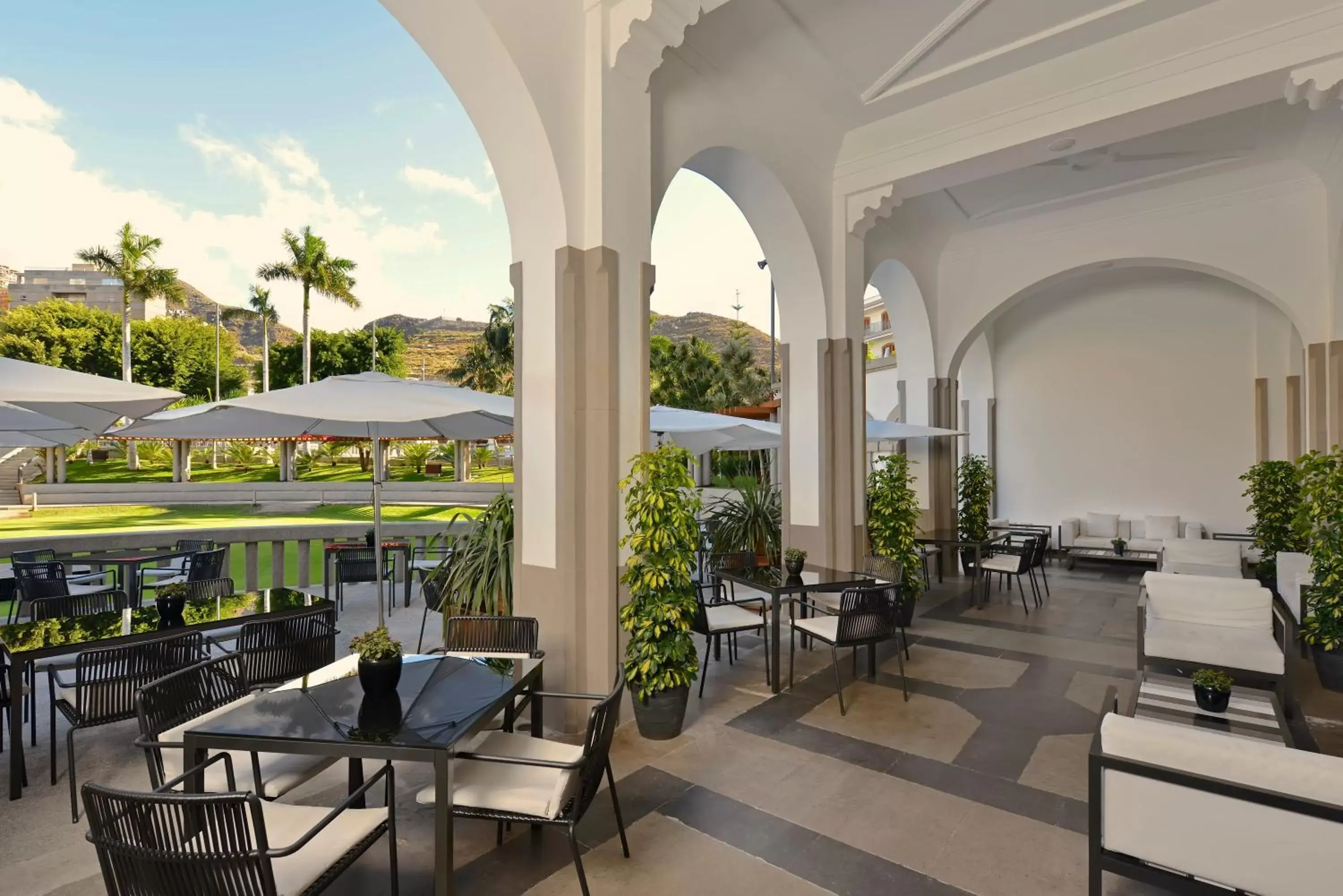 Lounge or bar, Restaurant/Places to Eat in Iberostar Heritage Grand Mencey