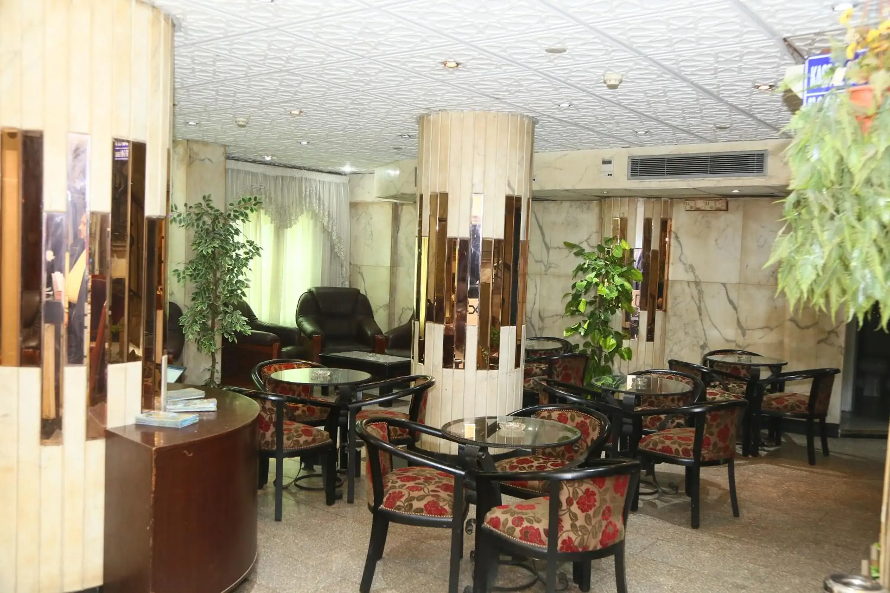 Seating area, Restaurant/Places to Eat in Happy City Hotel