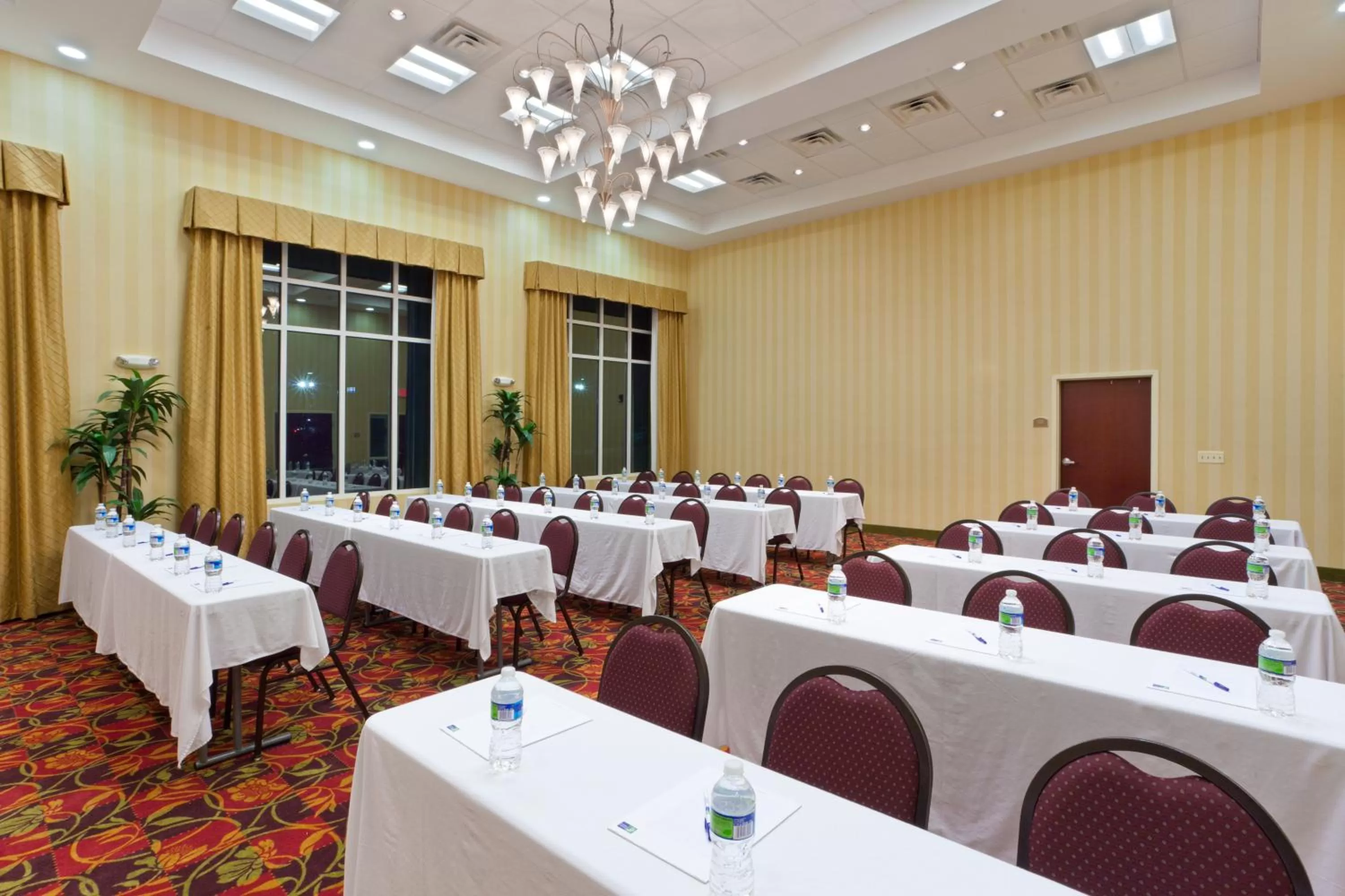 Meeting/conference room in Holiday Inn Express Woodstock-Shenandoah Valley by IHG