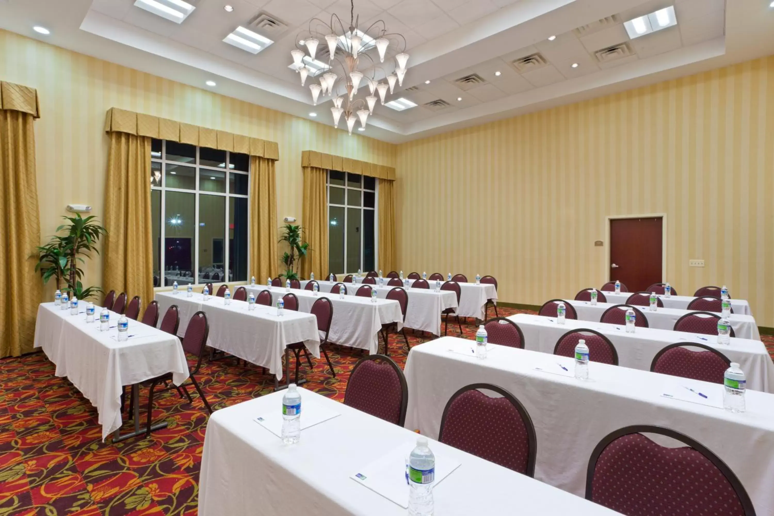 Meeting/conference room in Holiday Inn Express Woodstock-Shenandoah Valley, an IHG Hotel