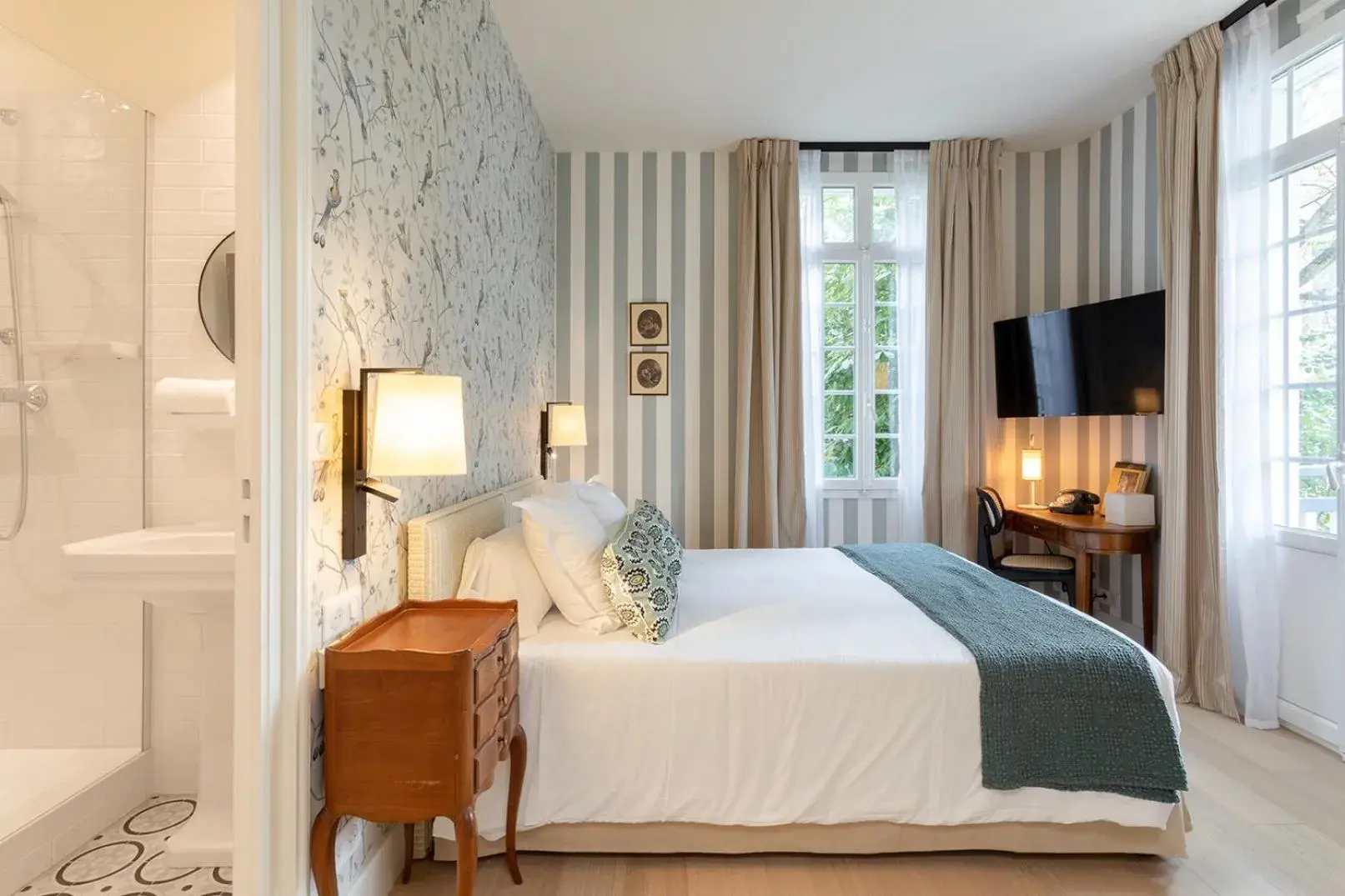 Bedroom, Bed in Hôtel Le Saint Christophe