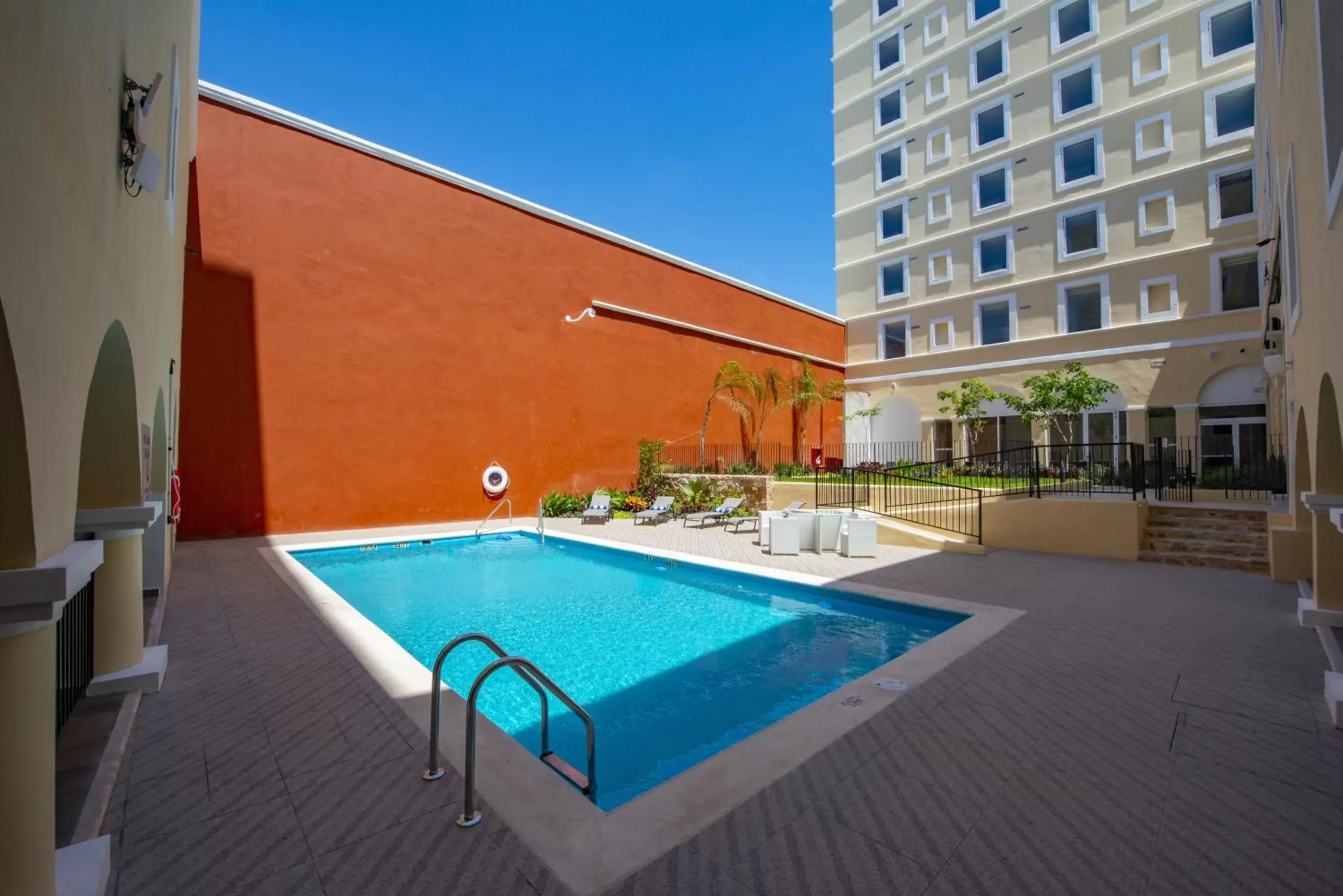 Swimming Pool in Holiday Inn Express - Merida Centro, an IHG Hotel
