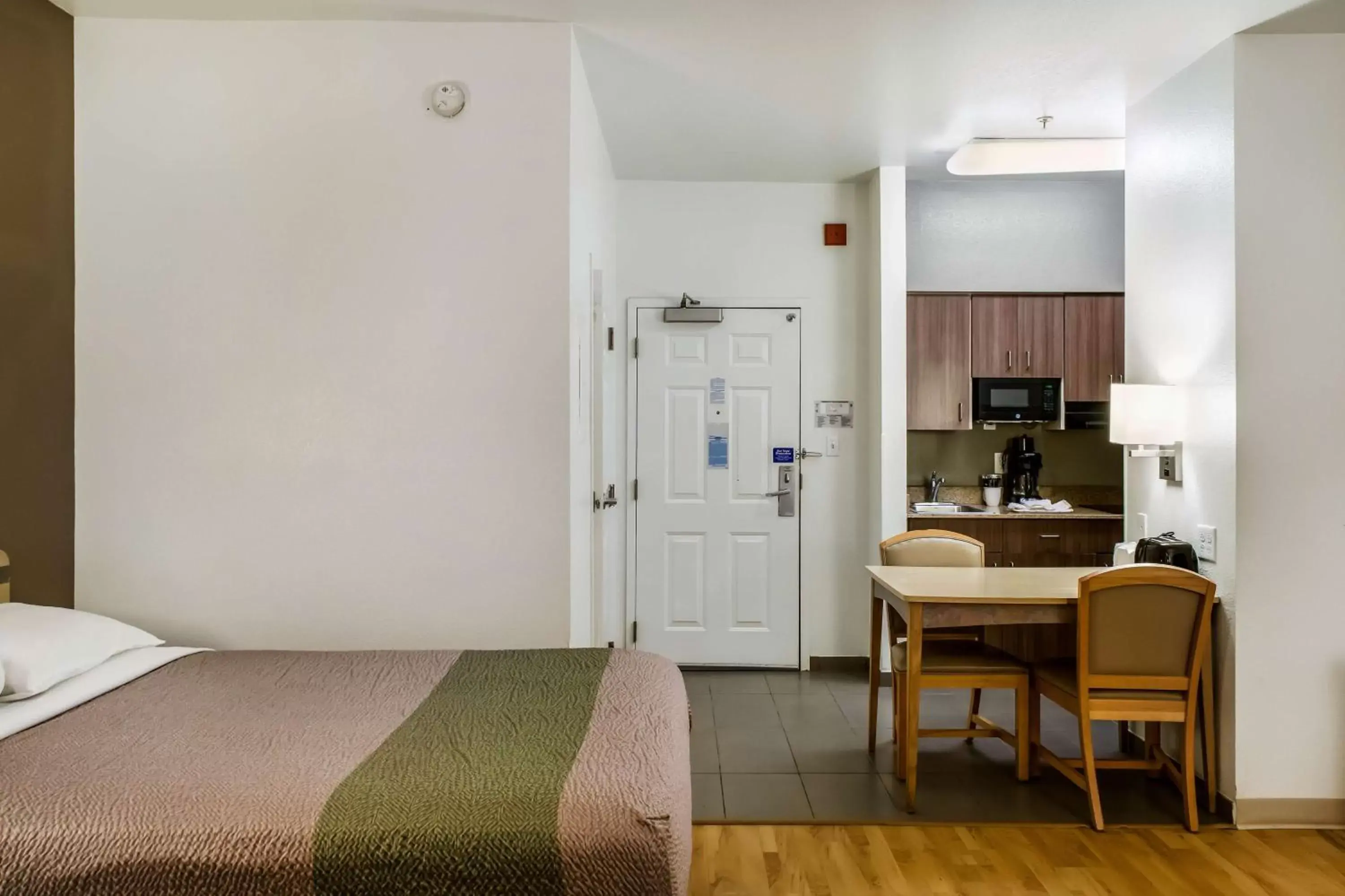 Kitchen or kitchenette in Motel 6 Fishers, In - Indianapolis