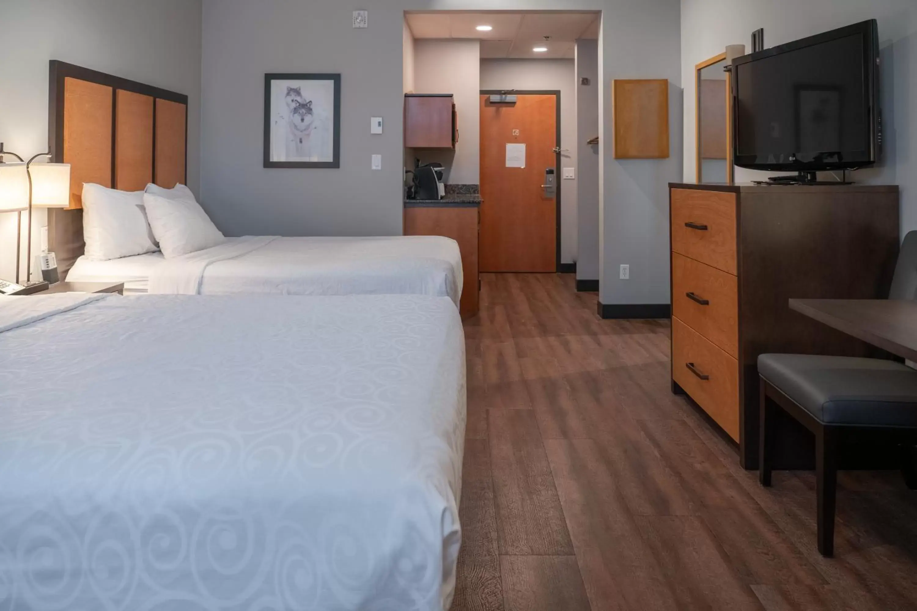 Photo of the whole room, Bed in Pocaterra Inn & Waterslide Photo of the whole room, Bed in Pocaterra Inn & Waterslide