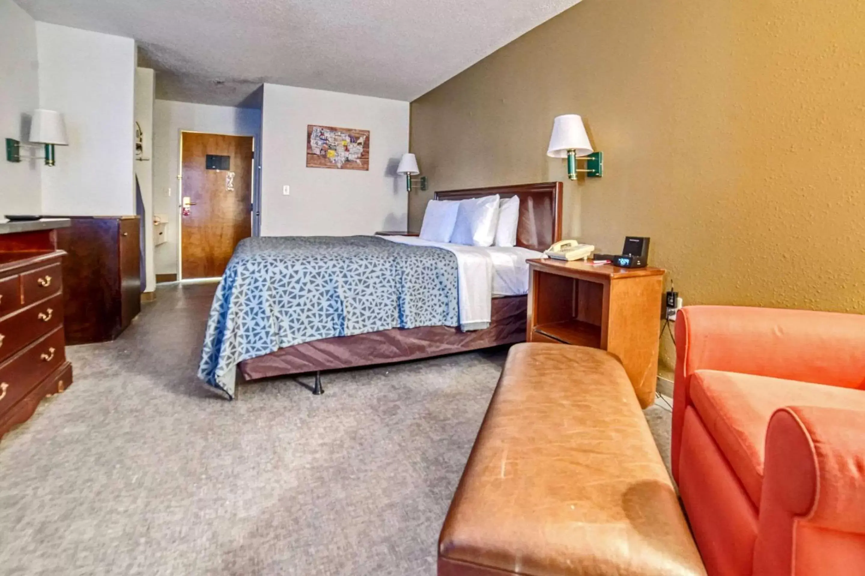 Bedroom, Bed in Econo Lodge Raleigh near Walnut Creek Amphitheatre