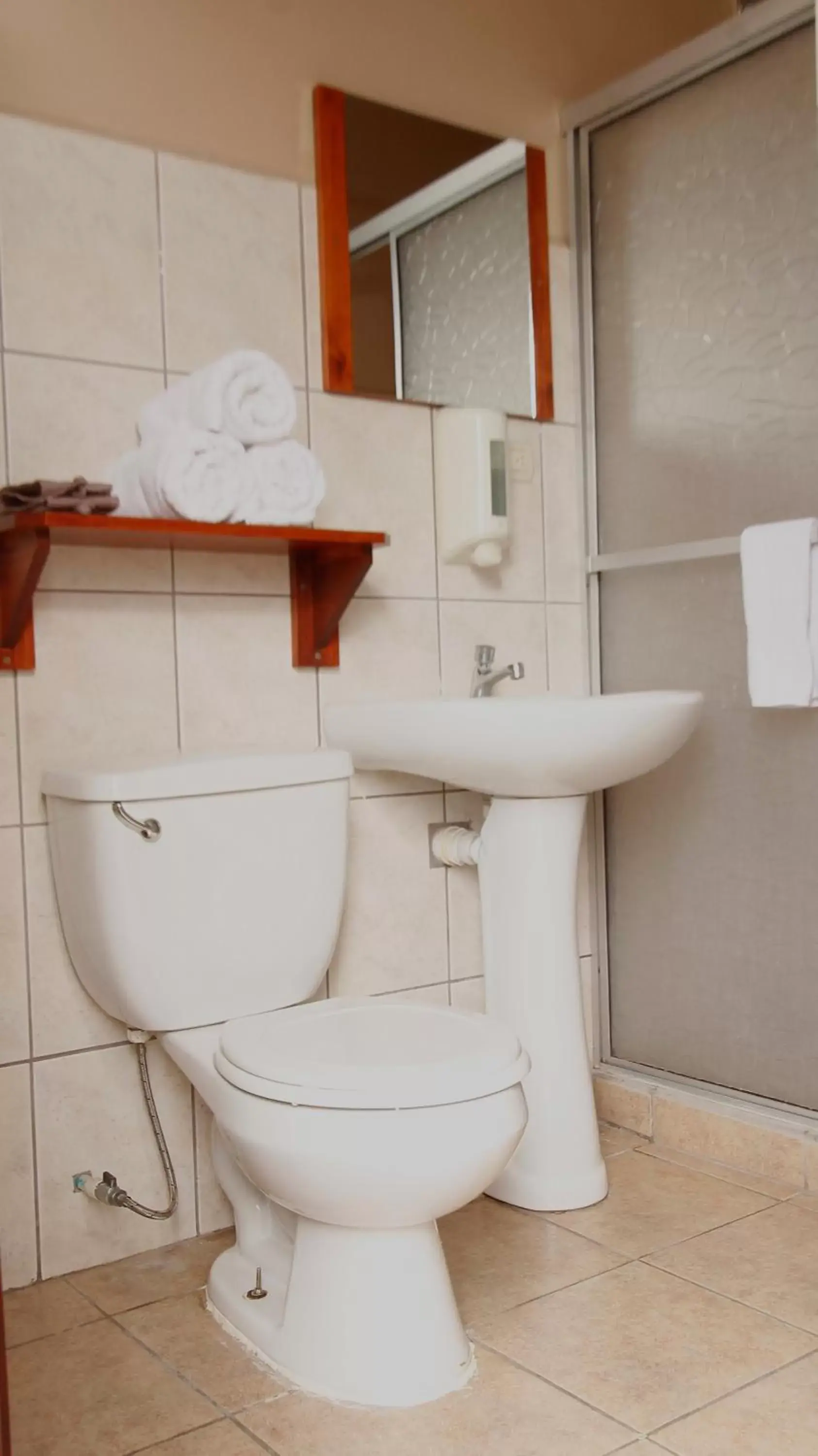 Toilet, Bathroom in Hotel Las Colinas