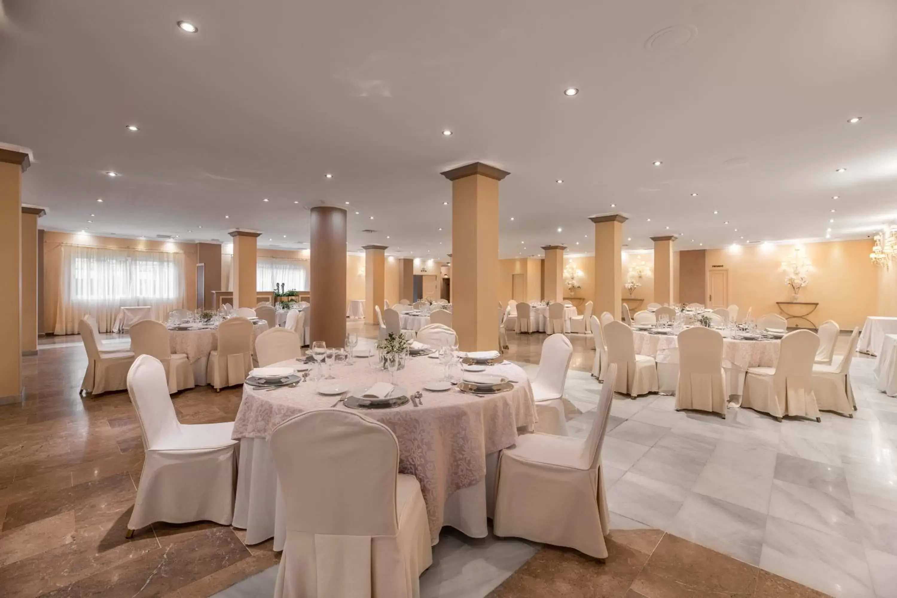 Business facilities, Banquet Facilities in Hotel Rio Badajoz