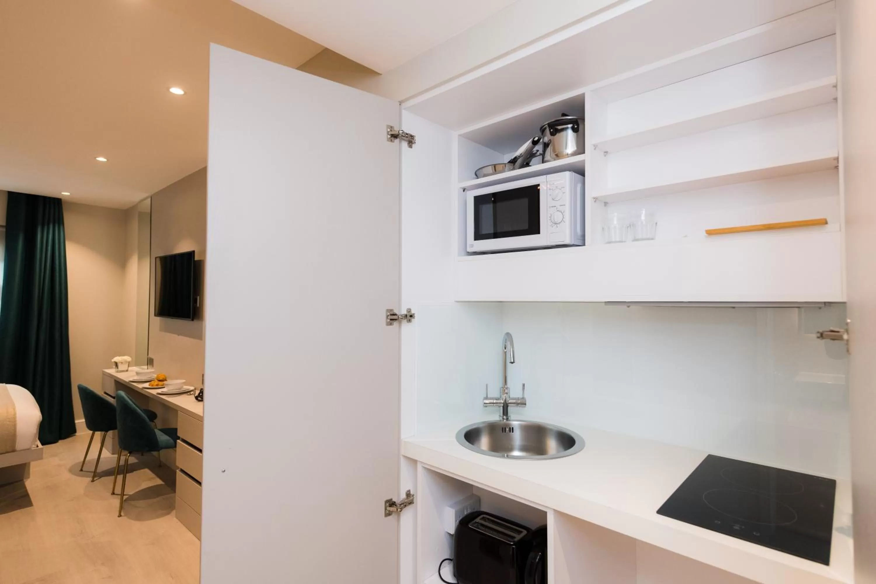 Kitchen or kitchenette in West End Lane II
