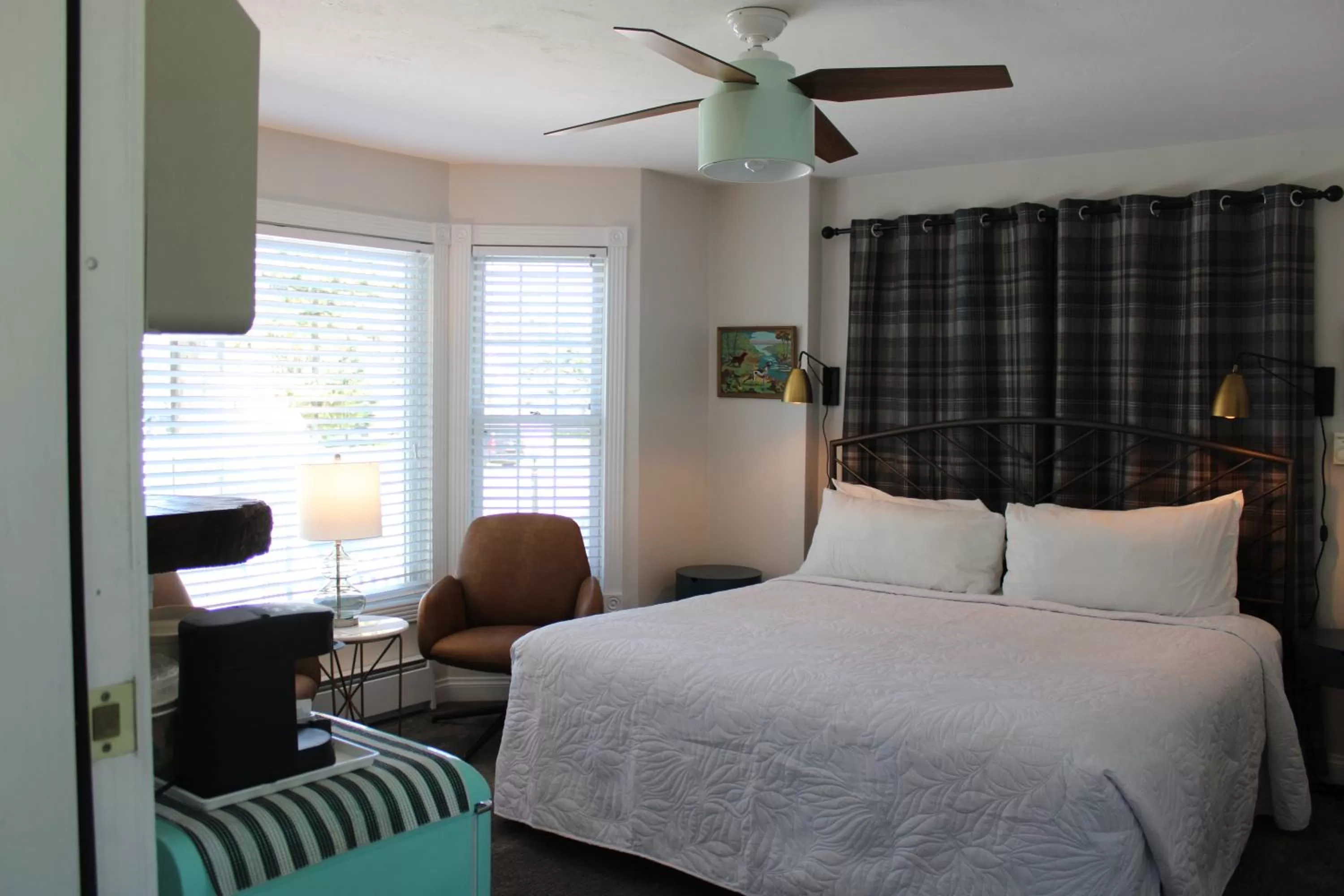 Bed in Cedar Court Inn