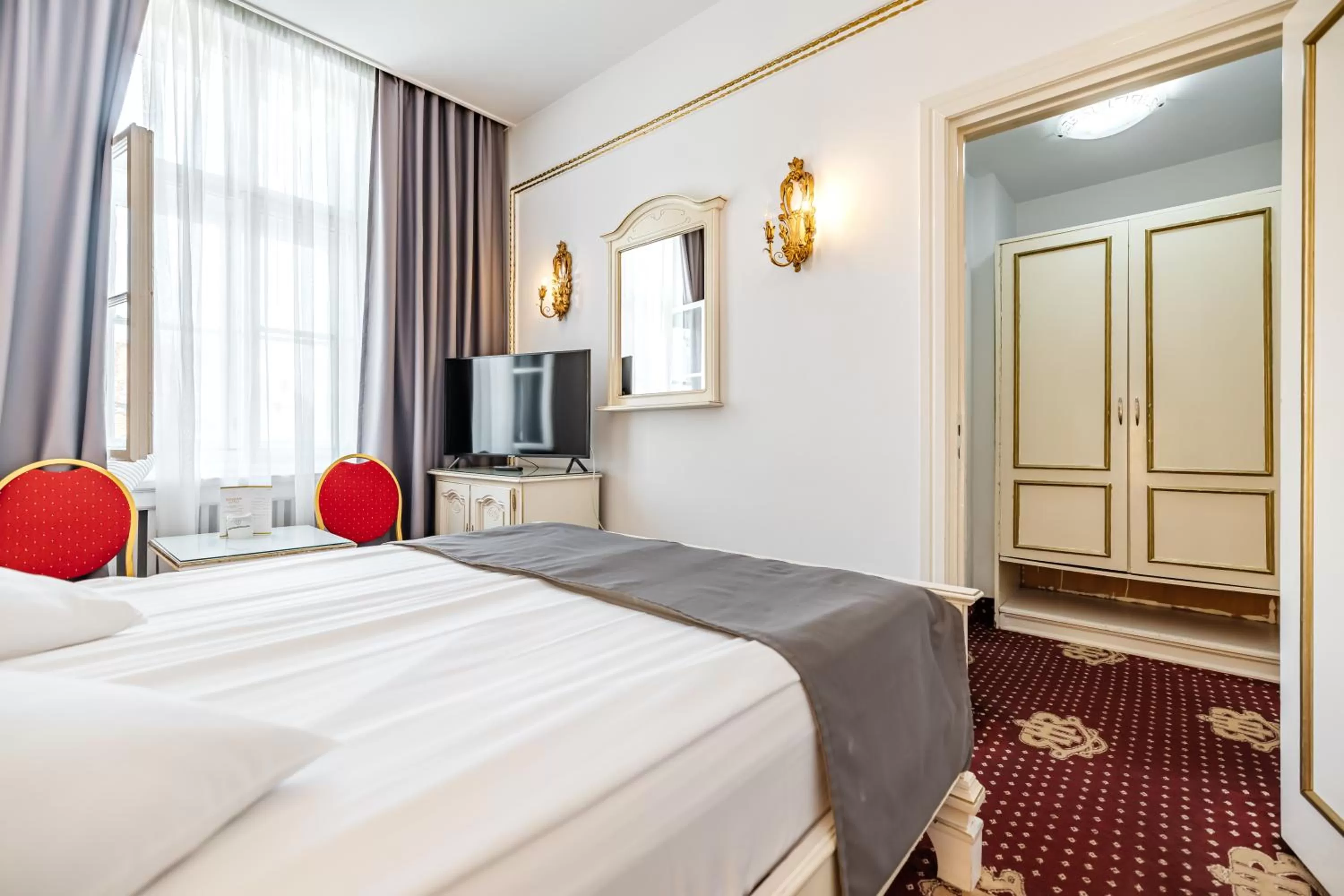 Bed in Hotel Imparatul Romanilor Hotel & SPA