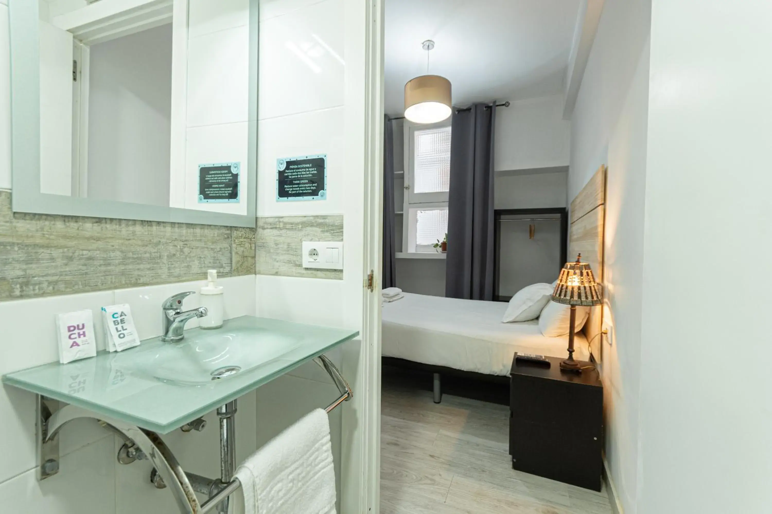 Photo of the whole room, Bathroom in Easy Sants by Bossh!