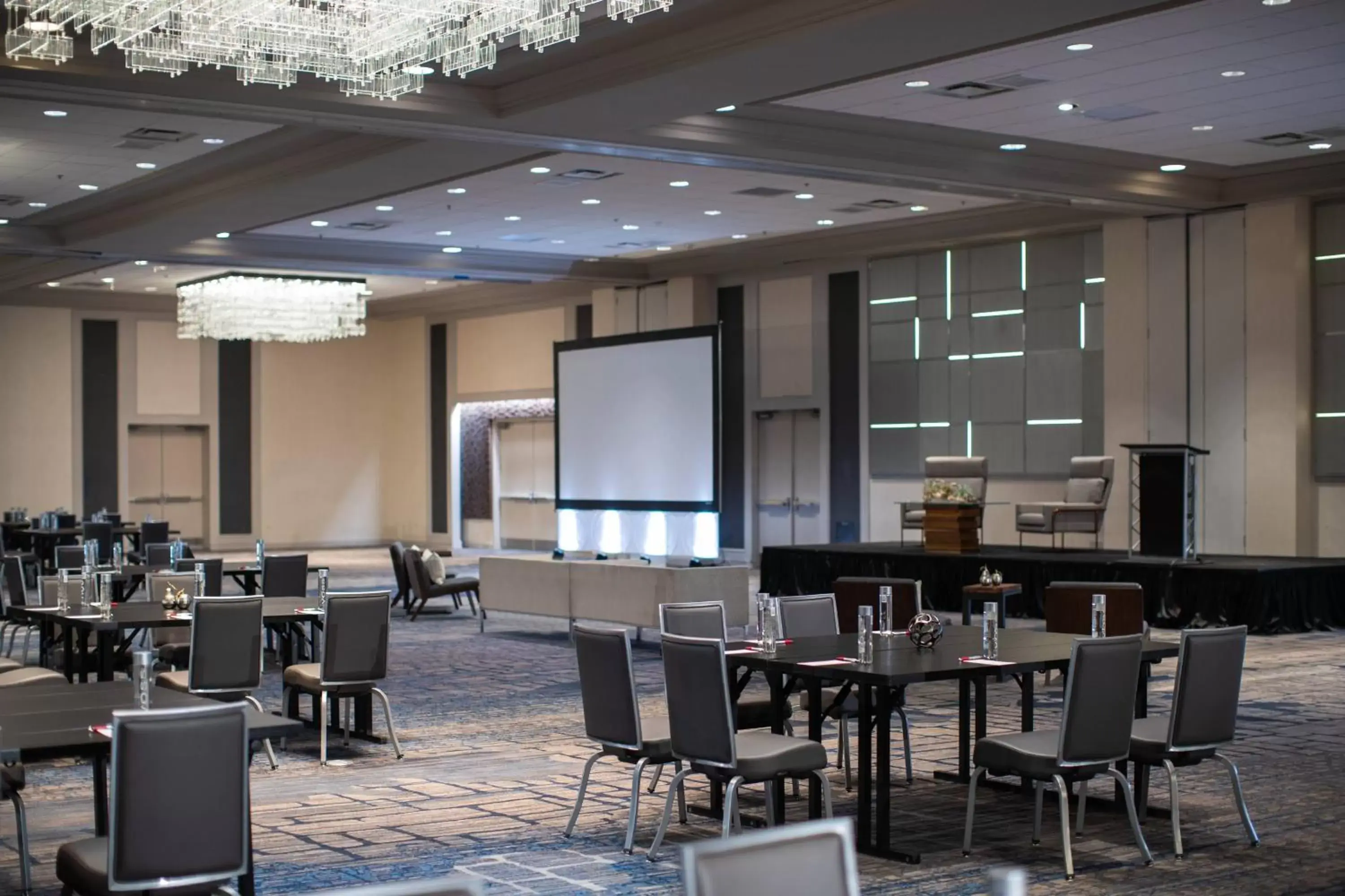 Meeting/conference room, Restaurant/Places to Eat in Chicago Marriott Downtown Magnificent Mile