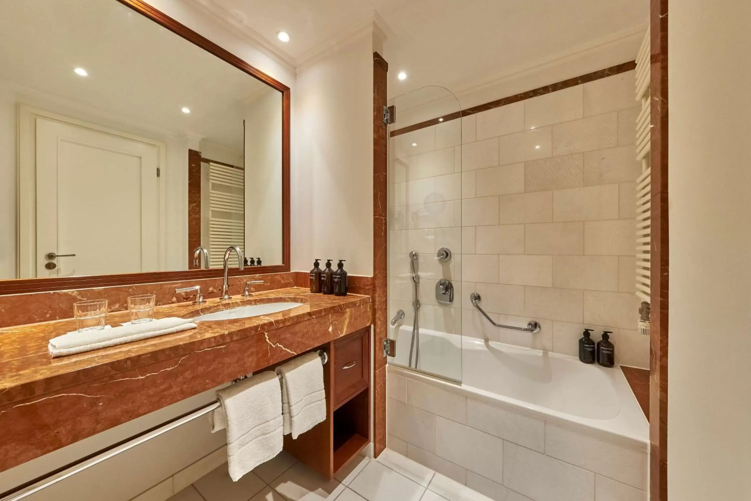 Bathroom in Maison Messmer - ein Mitglied der Hommage Luxury Hotels Collection Bathroom in Maison Messmer - ein Mitglied der Hommage Luxury Hotels Collection