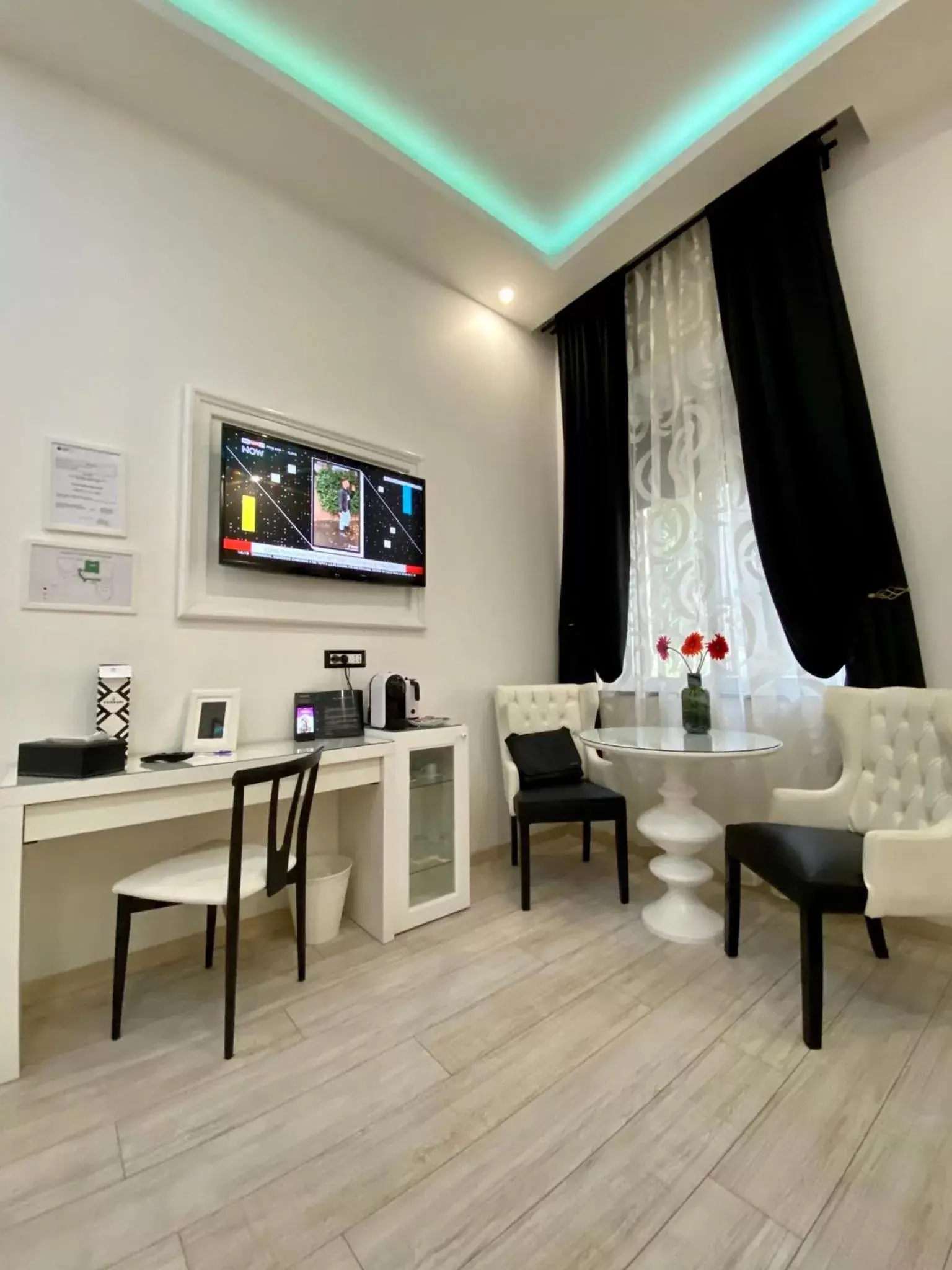 TV and multimedia, TV/Entertainment Center in Escape Luxury Suite