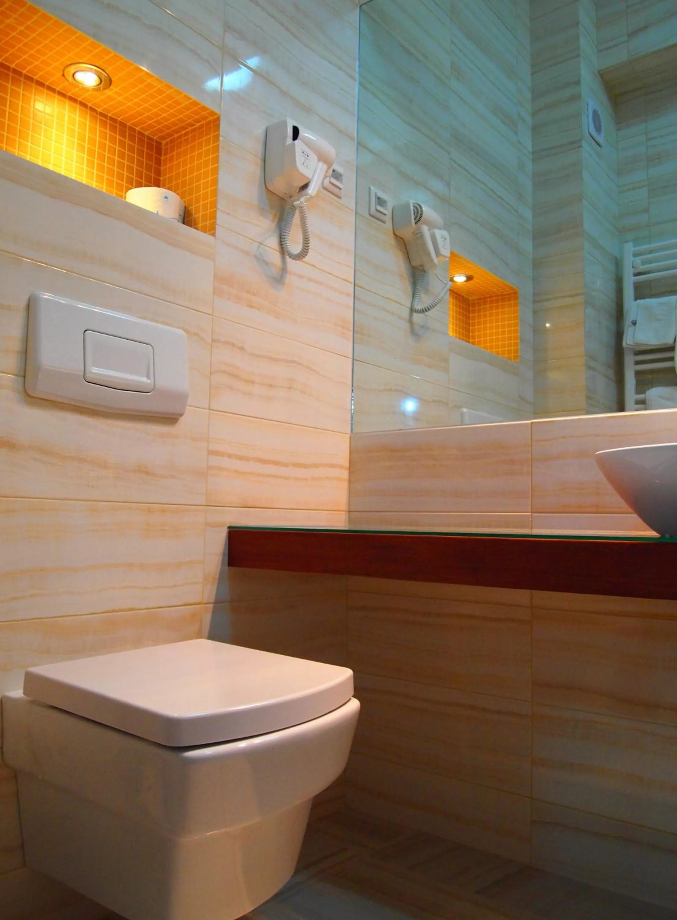 Toilet in Hotel Tim's