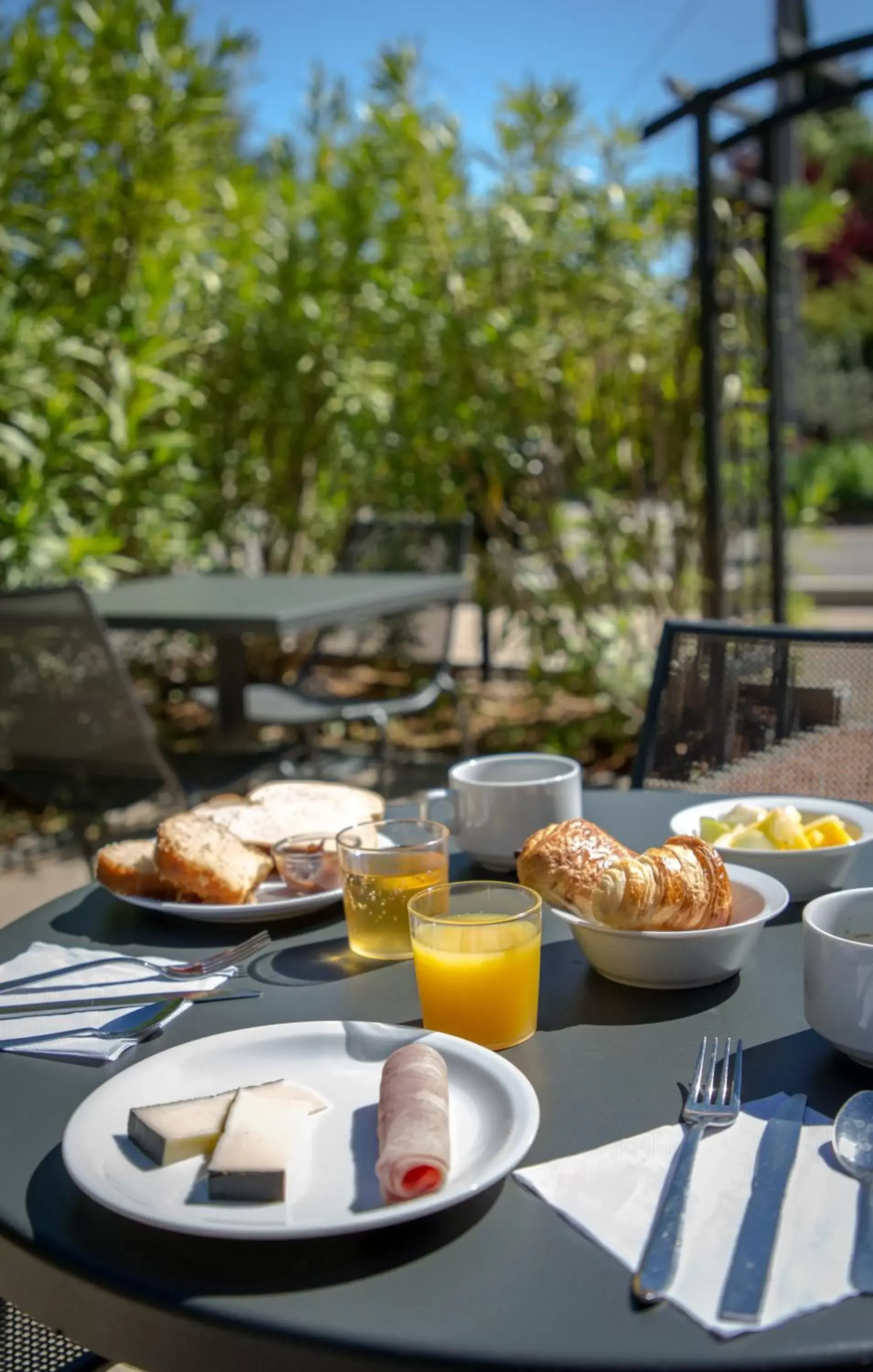 Patio, Breakfast in ibis budget Brignoles Provence