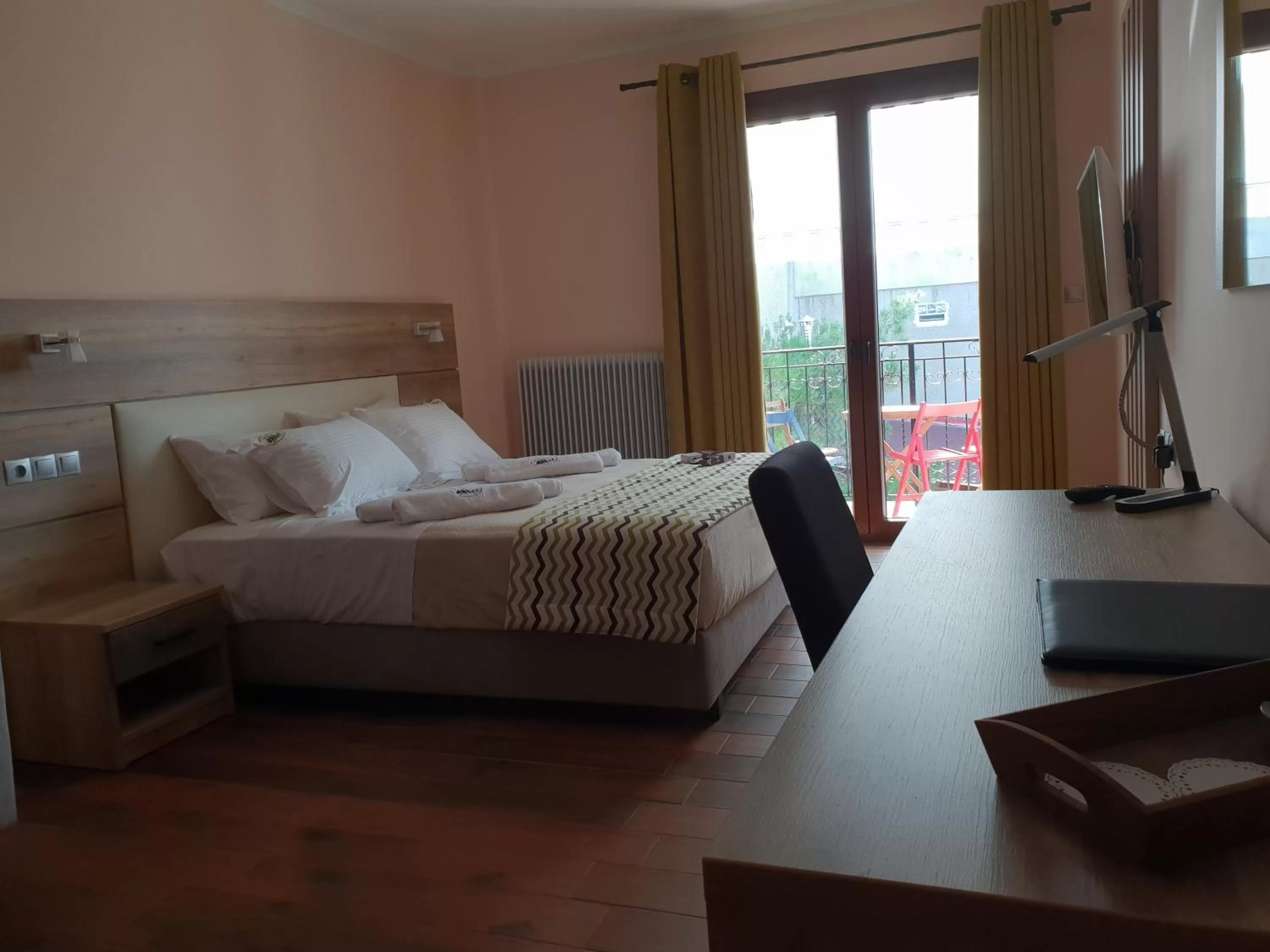 Photo of the whole room, Bed in Mondeus Inn Luxury