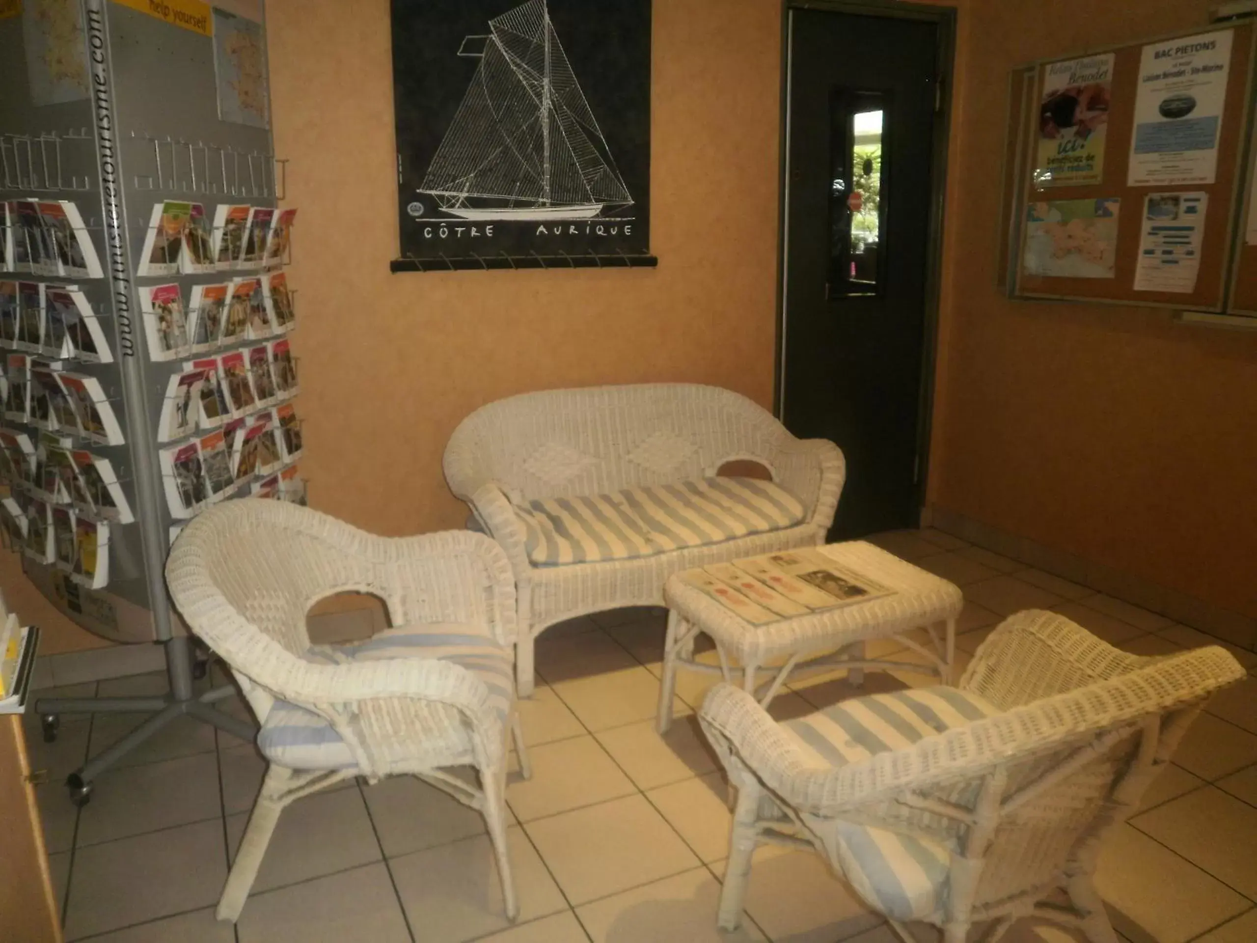 Lounge or bar, Seating Area in Grand Hôtel Bénodet Les Bains de Mer Riviera Bretonne
