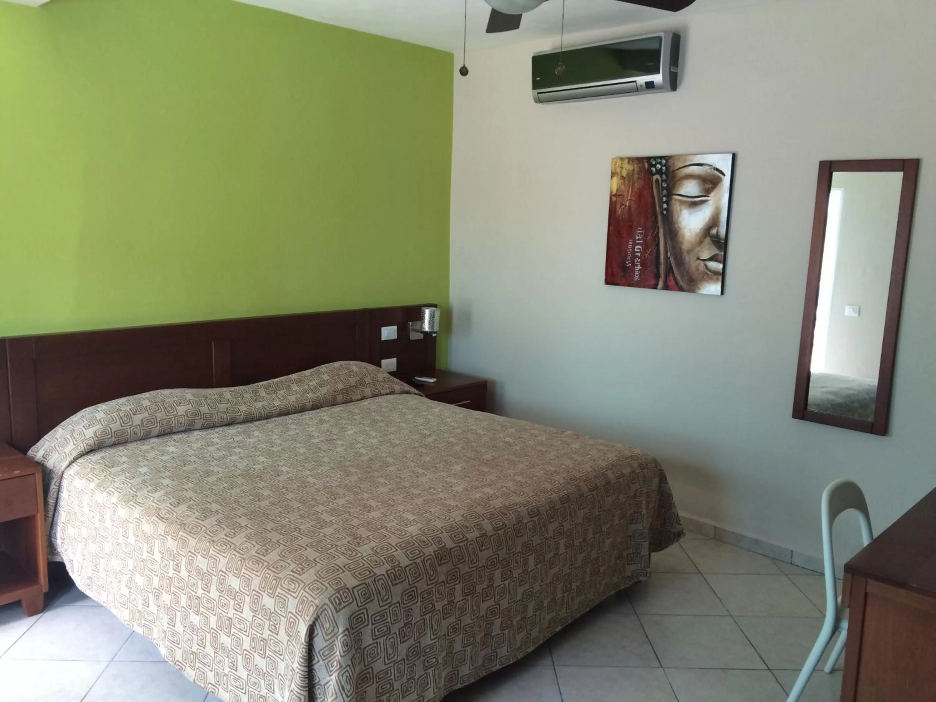 Bed in New Garden Hotel