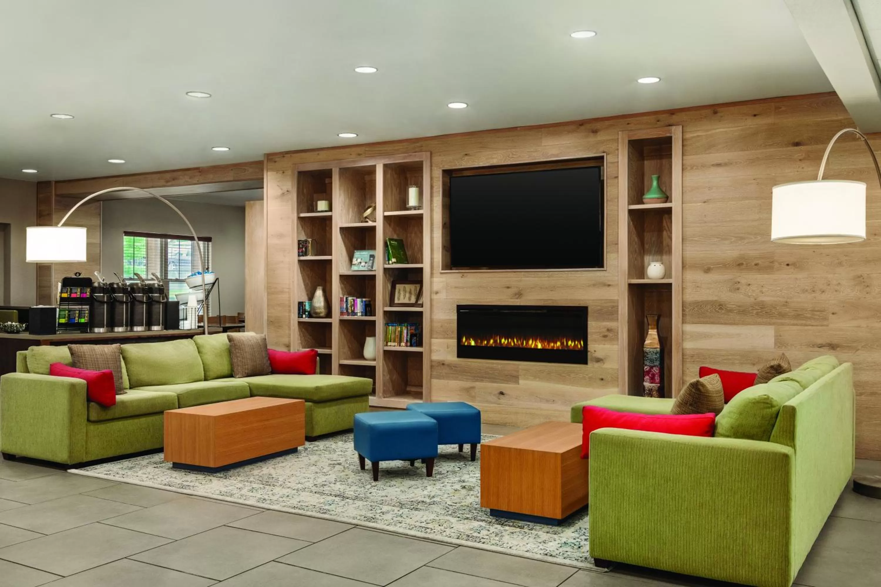 Communal lounge/ TV room in Country Inn & Suites by Radisson, Nashville Airport East, TN