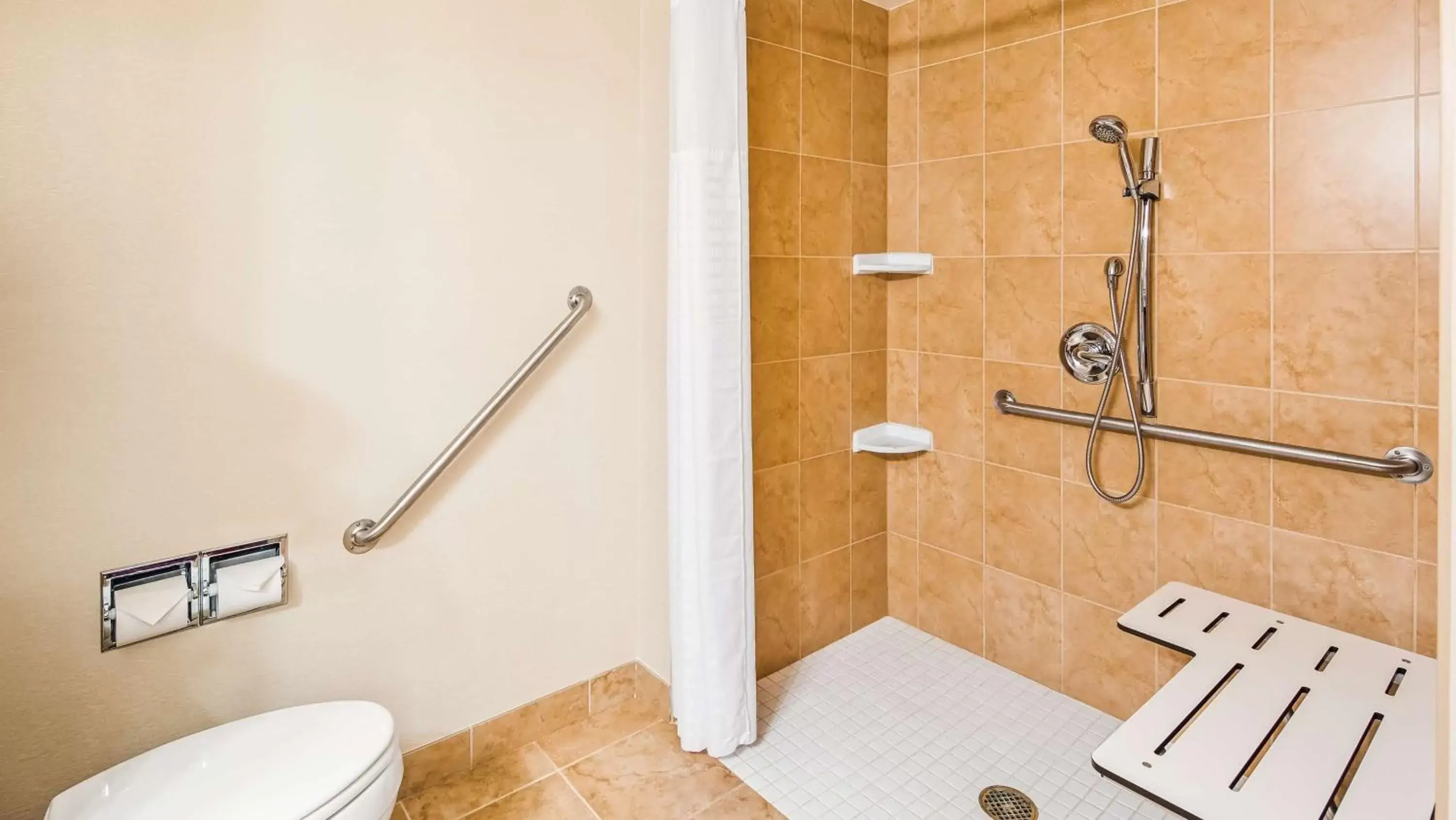 Photo of the whole room, Bathroom in Best Western Plus Muskoka Inn