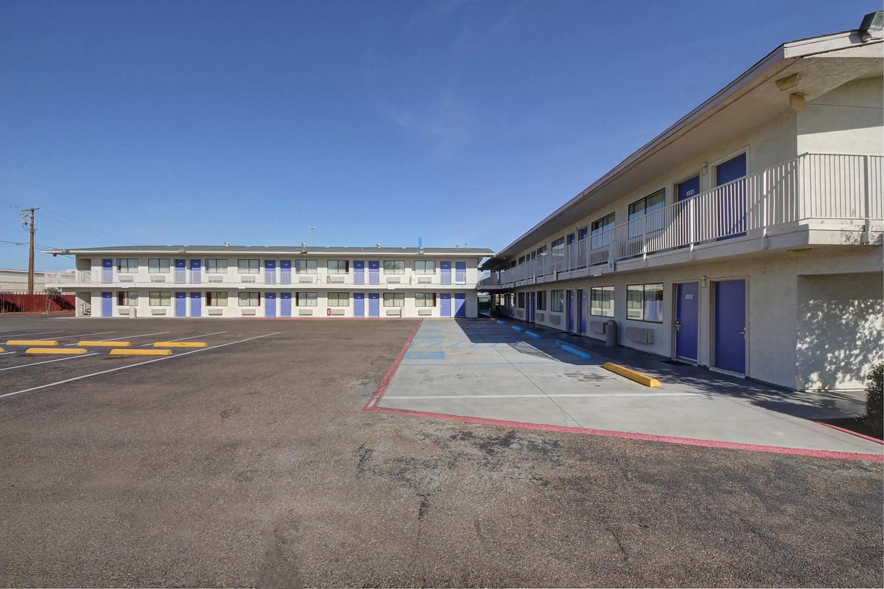 Property building in Motel 6-Laredo, TX - South