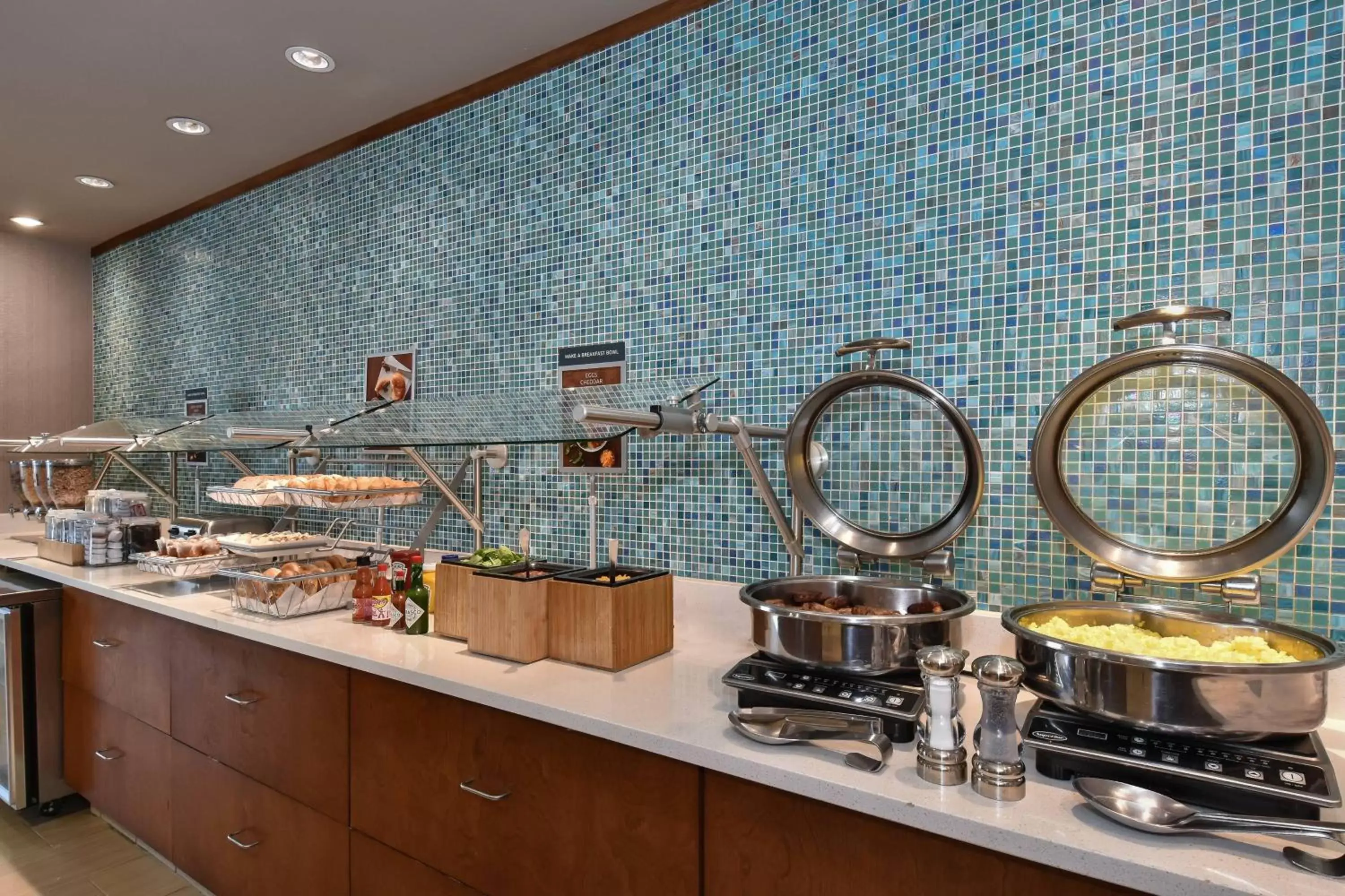 Breakfast, Kitchen/Kitchenette in SpringHill Suites Columbia Downtown The Vista