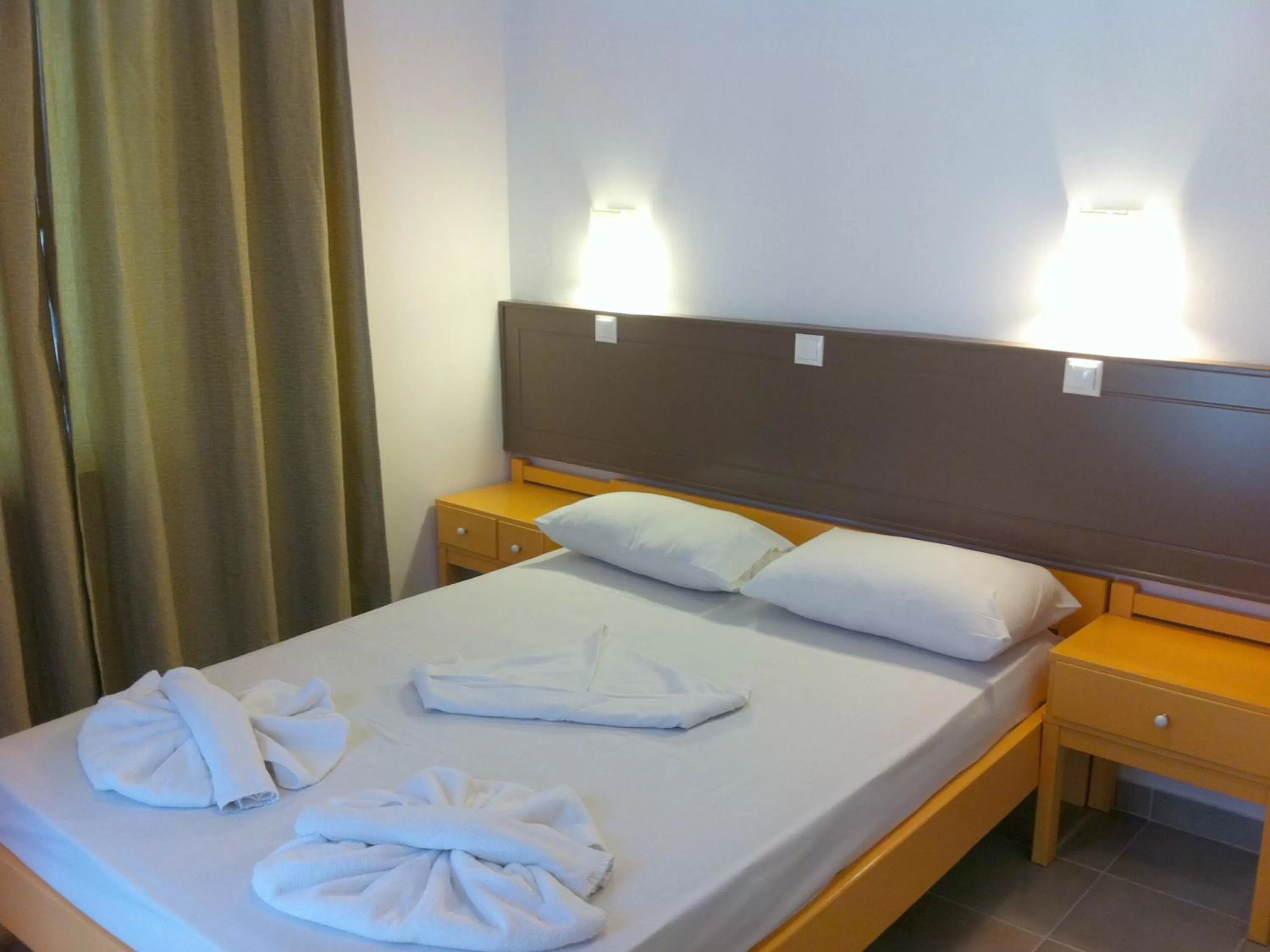 Bedroom, Bed in Fantasia Hotel Apartments