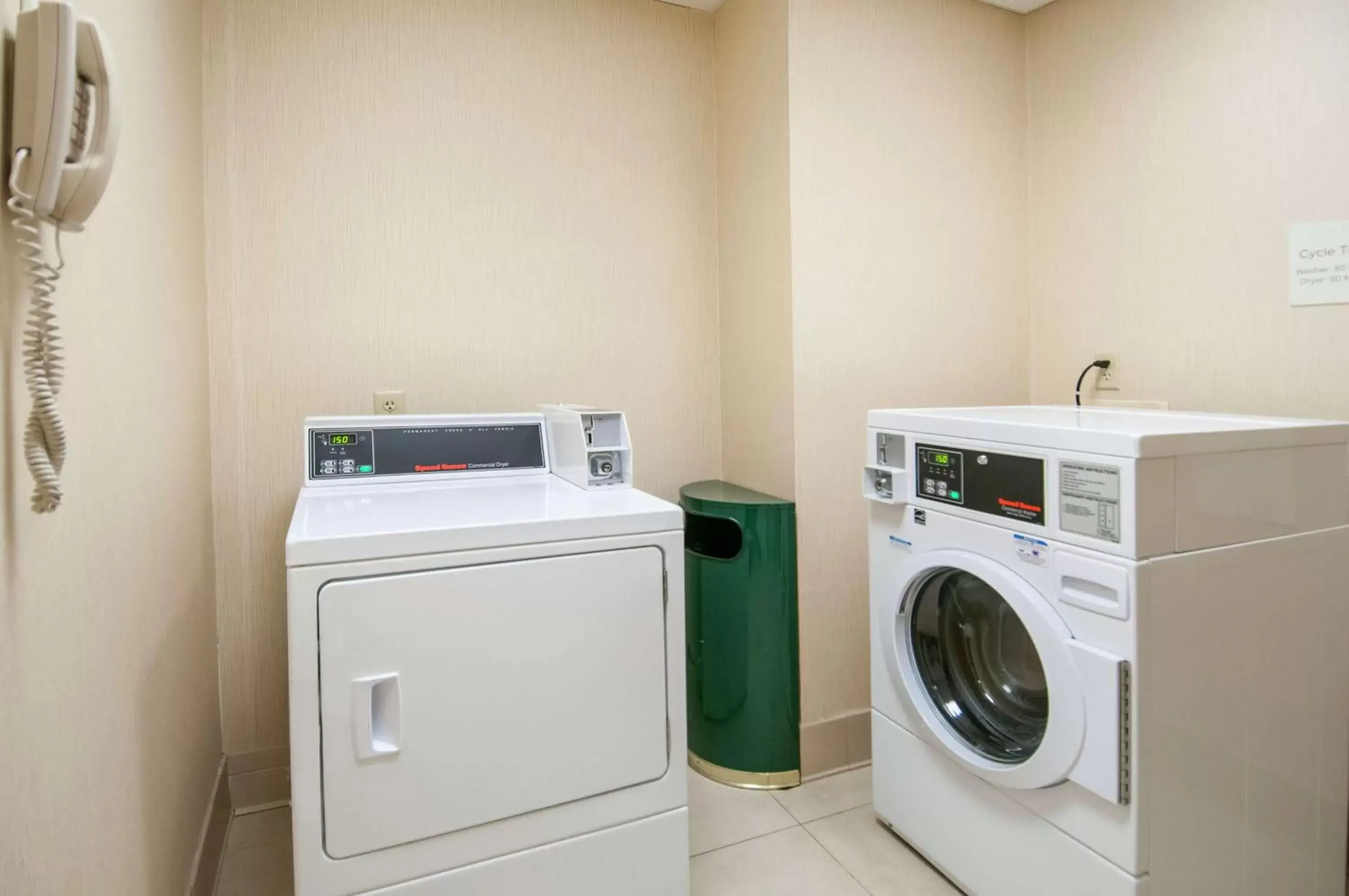 Sports, Kitchen/Kitchenette in Hilton Garden Inn New Orleans Airport