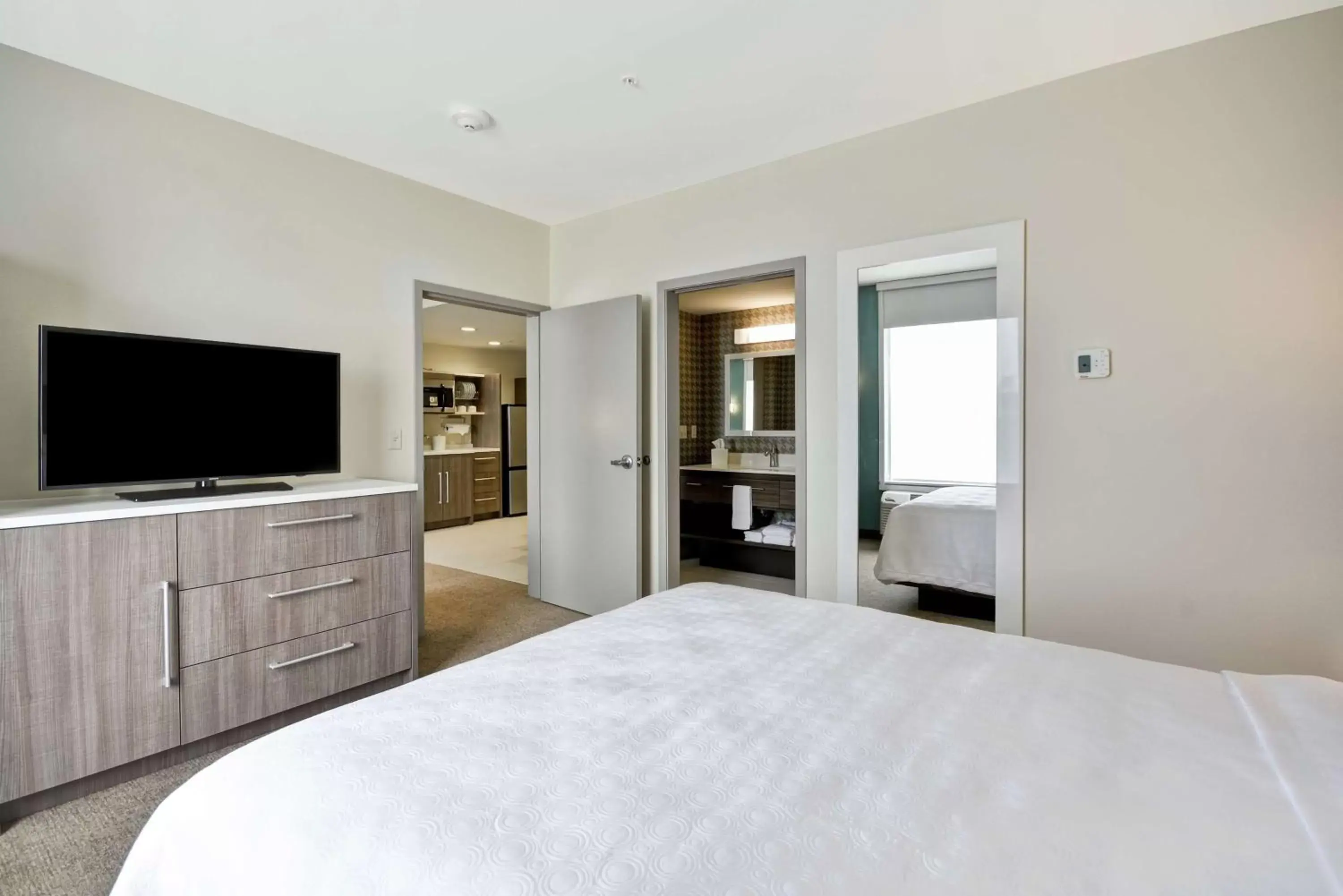 Bedroom, Bed in Home2 Suites By Hilton Plymouth Minneapolis