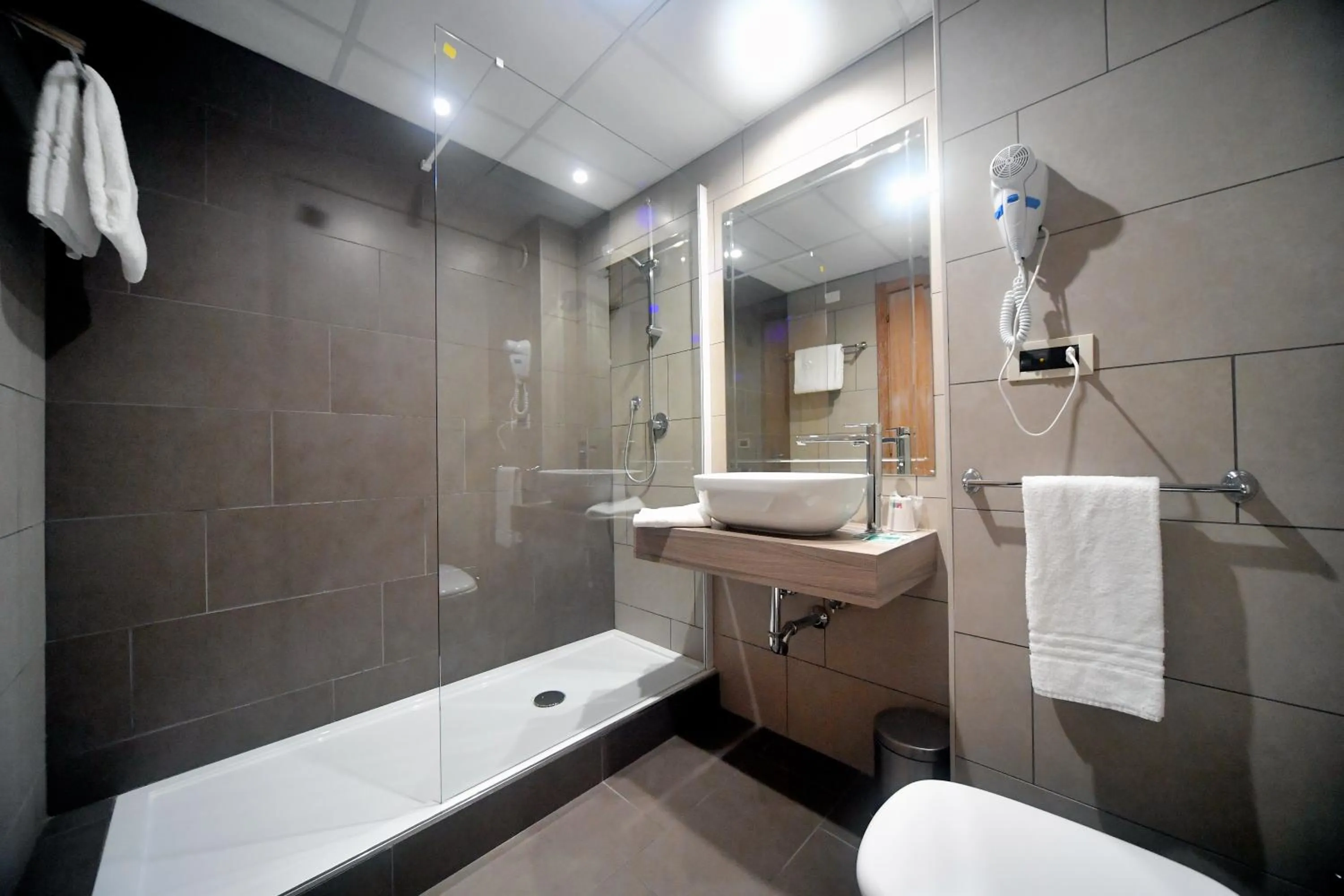 Bathroom in Palace Inn Rome Fiano