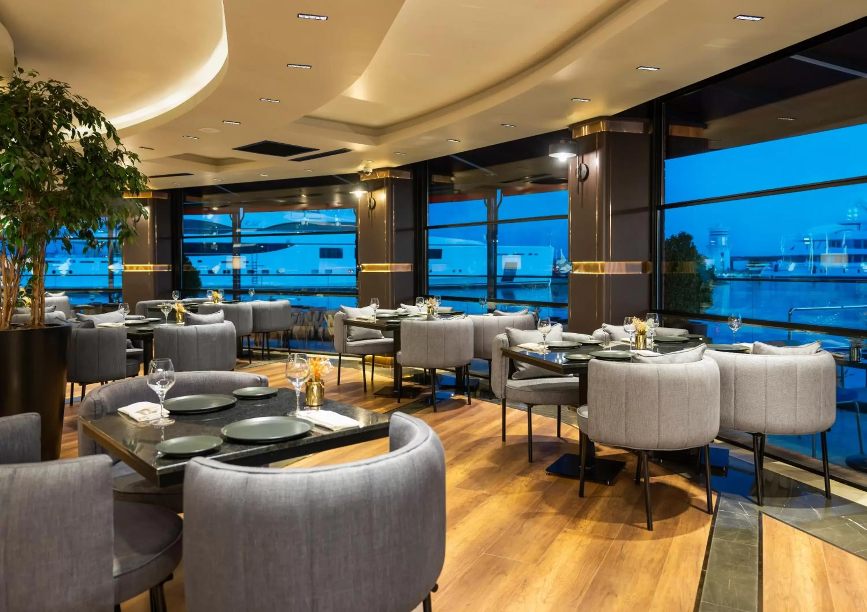 Restaurant/places to eat in Crowne Plaza - Istanbul Tuzla Viaport Marina by IHG Restaurant/places to eat in Crowne Plaza - Istanbul Tuzla Viaport Marina by IHG