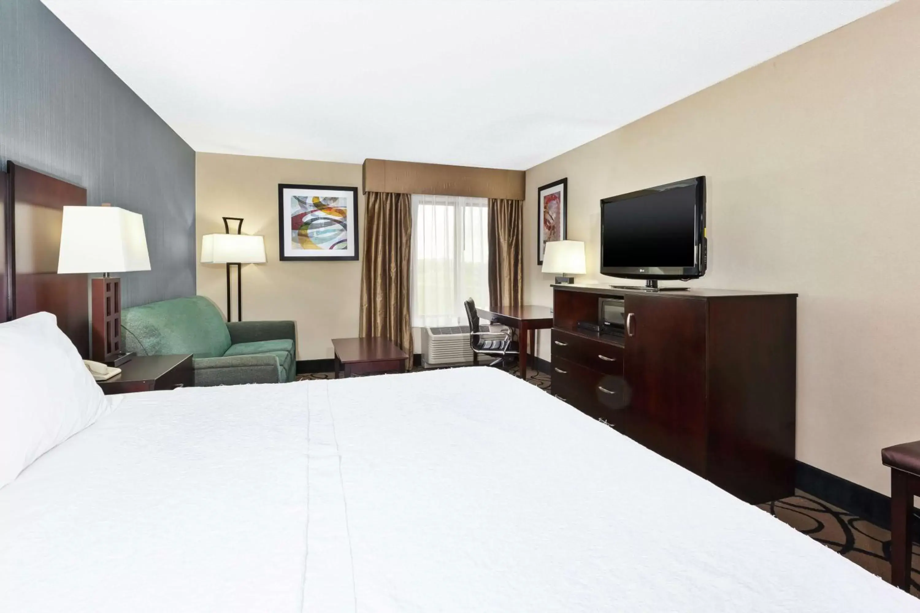 Bedroom, Bed in Hampton Inn Monroe Bedroom, Bed in Hampton Inn Monroe