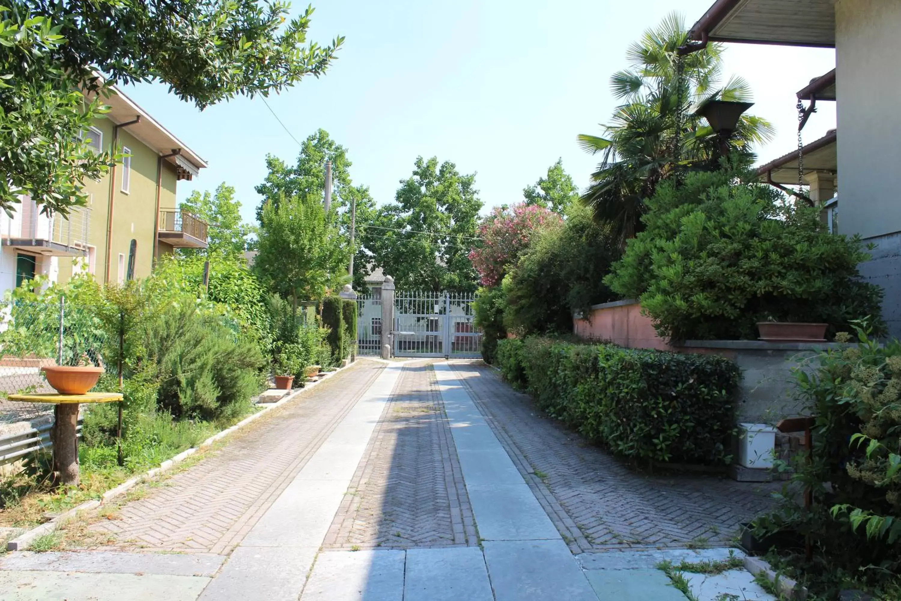 Garden, Swimming Pool in B&B Villa Verona Bike