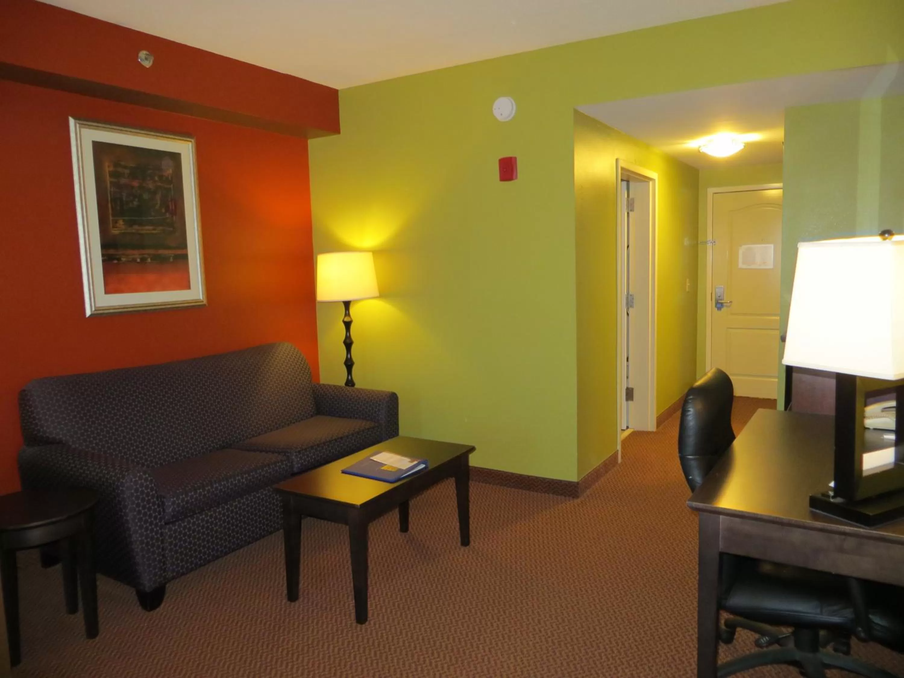 King Suite - Disability Access/Non-Smoking in Comfort Suites Knoxville East