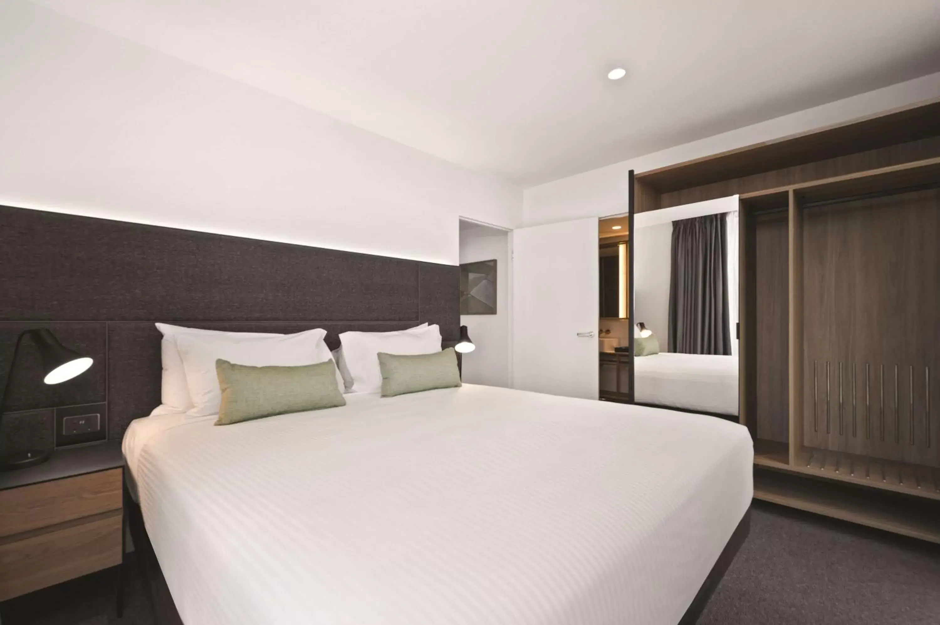 Bedroom, Bed in Vibe Hotel Melbourne