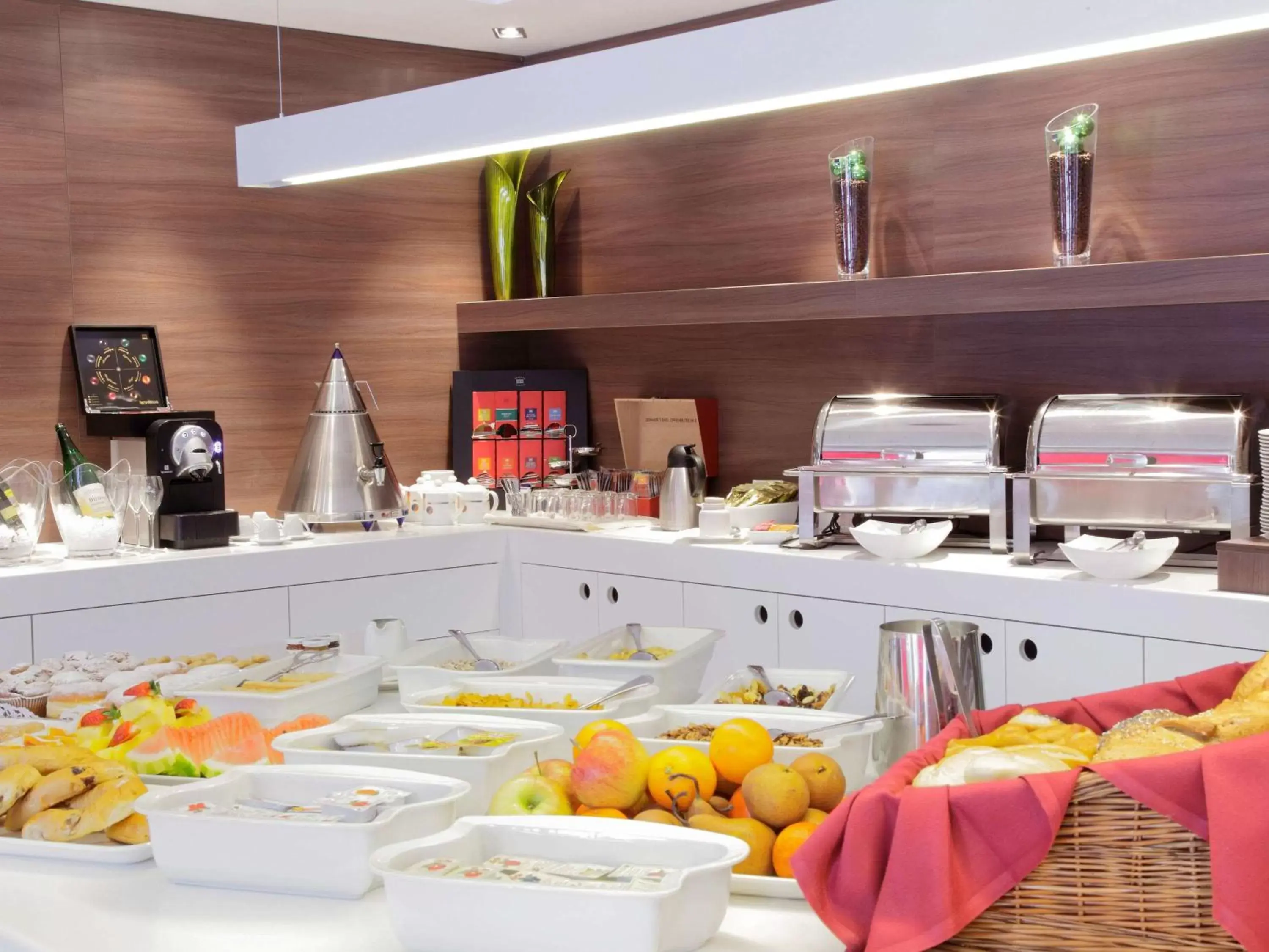 Restaurant/places to eat in Ibis Styles Linz