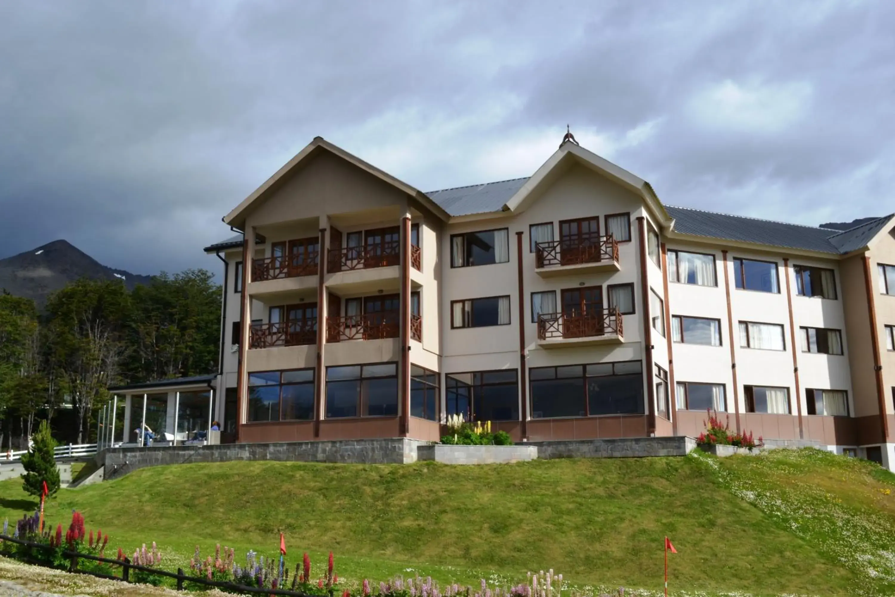 Facade/entrance, Property Building in Altos Ushuaia Hotel & Resto