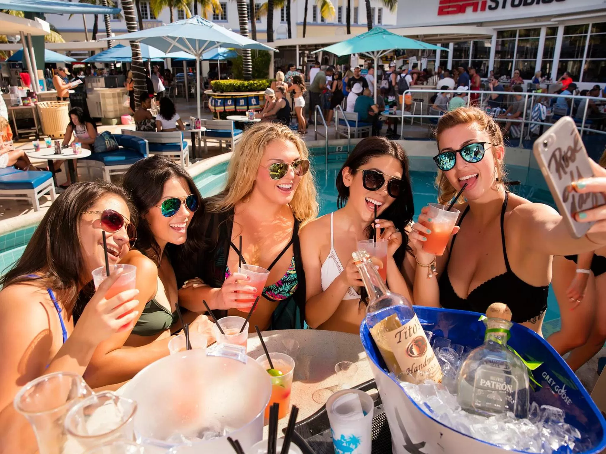 Restaurant/places to eat in Clevelander Hotel