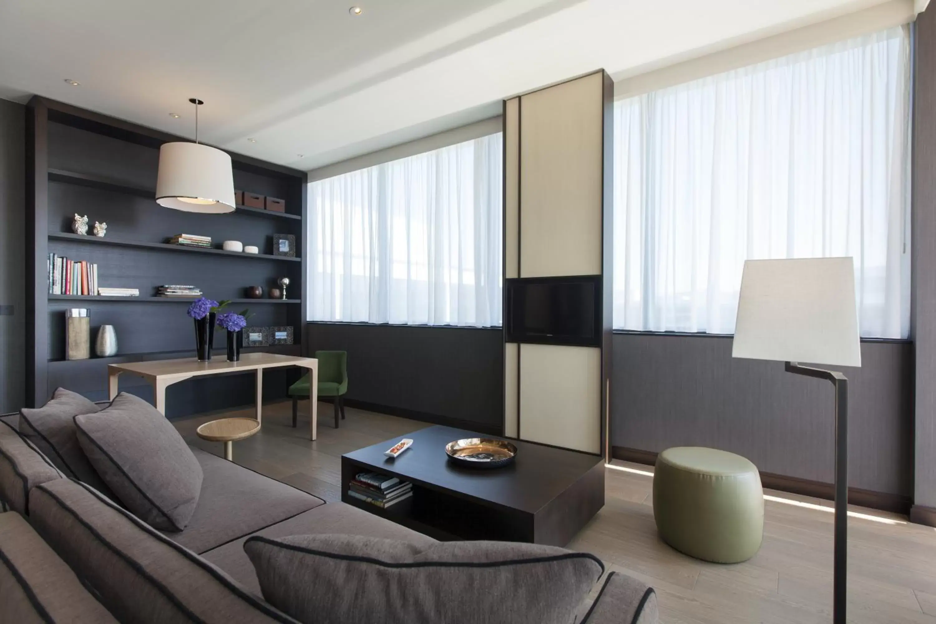 Living room, Seating Area in Crowne Plaza Geneva, an IHG Hotel