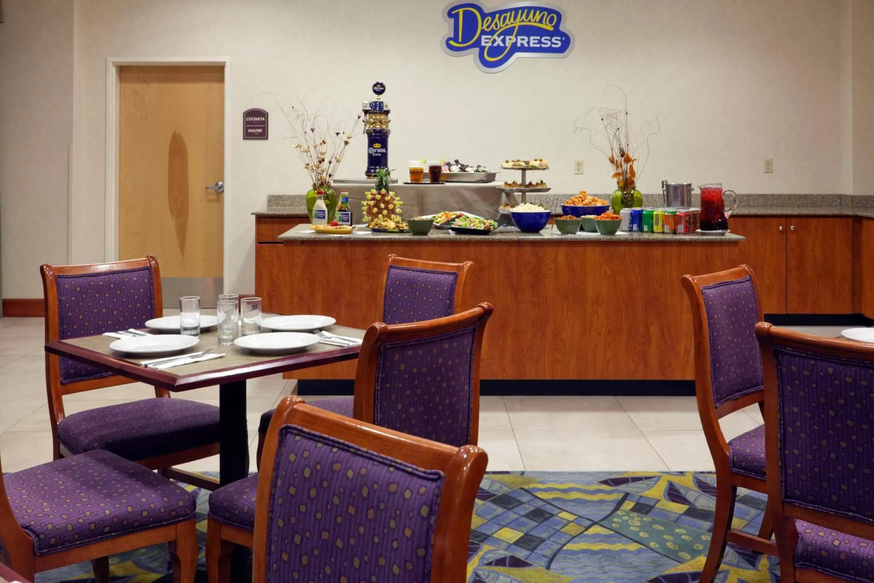 Breakfast, Restaurant/Places to Eat in Holiday Inn Express & Suites Toluca Zona Aeropuerto, an IHG Hotel