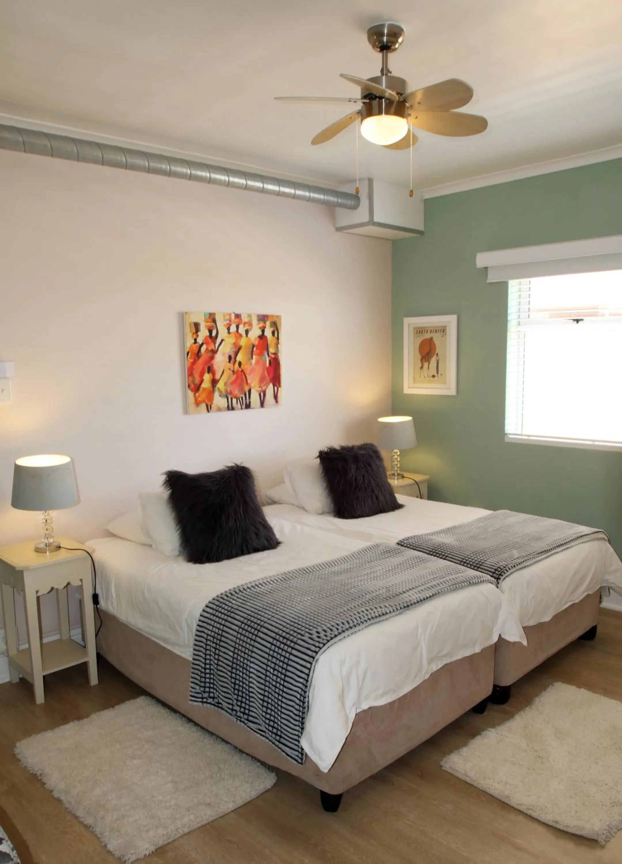 Bed in Dolphin Inn Guesthouse