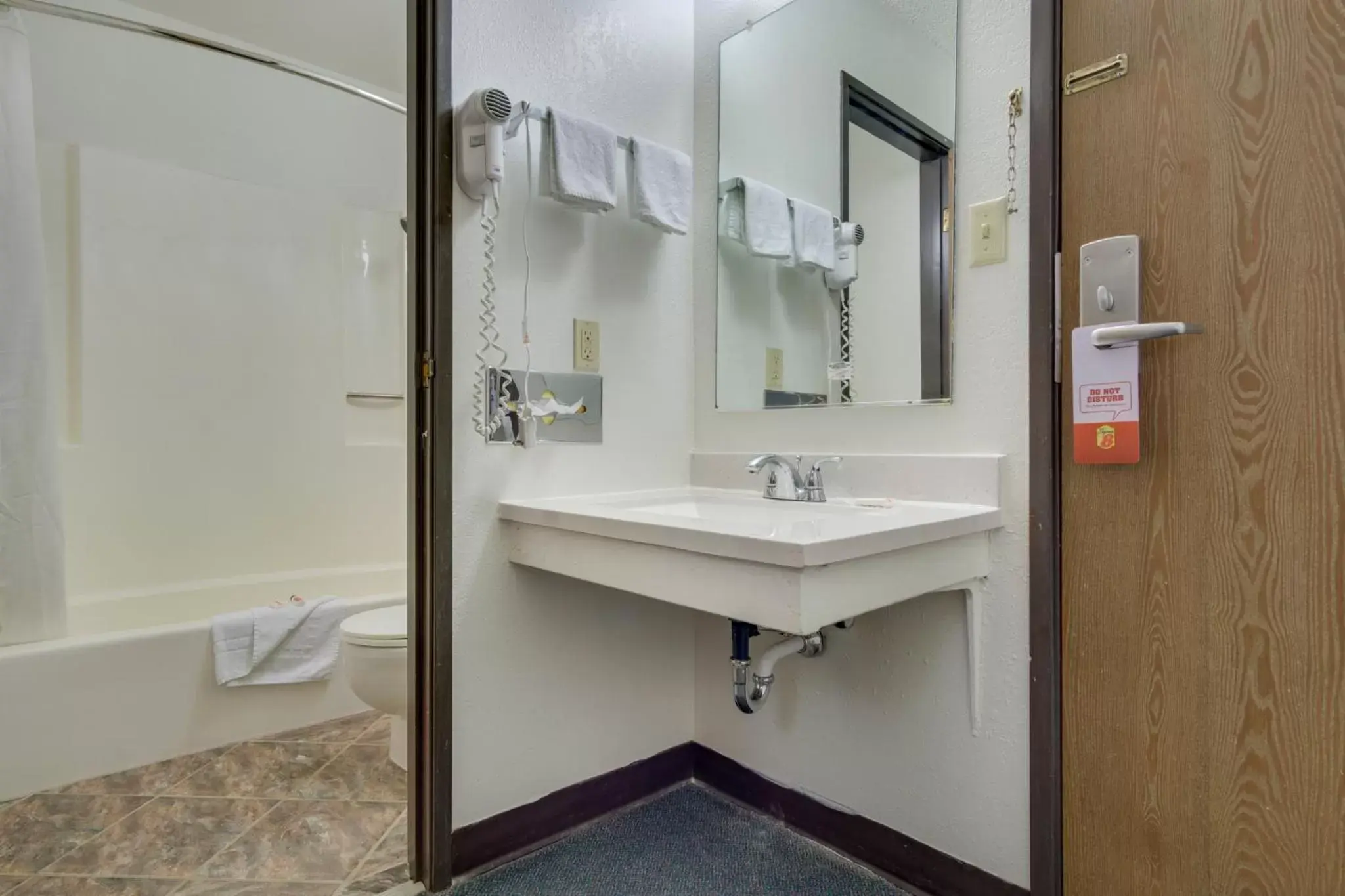 Bathroom in Super 8 by Wyndham Limon