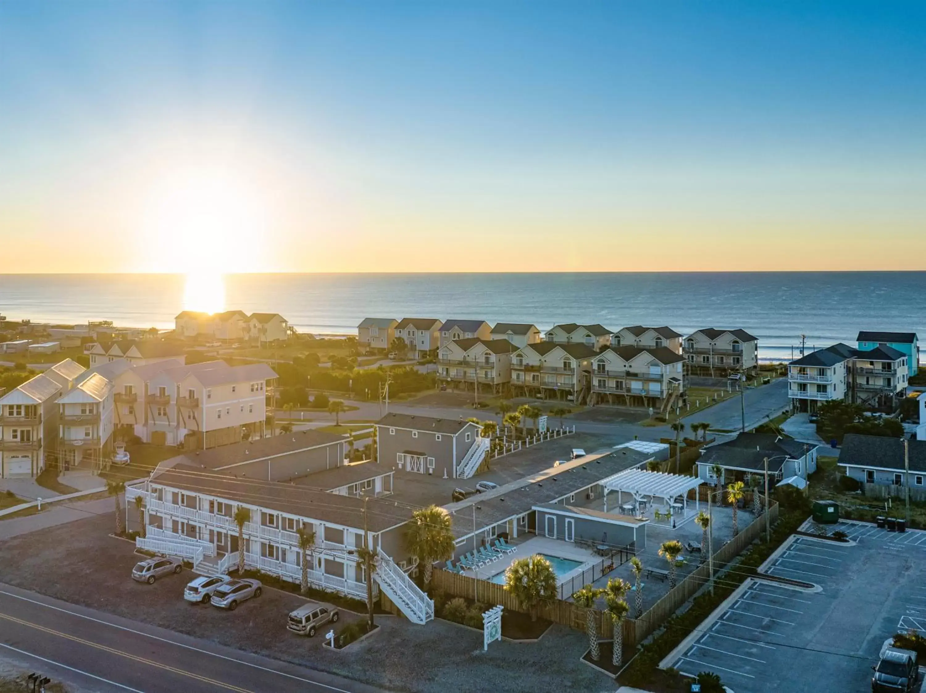 Property building in Loggerhead Inn and Suites by Carolina Retreats