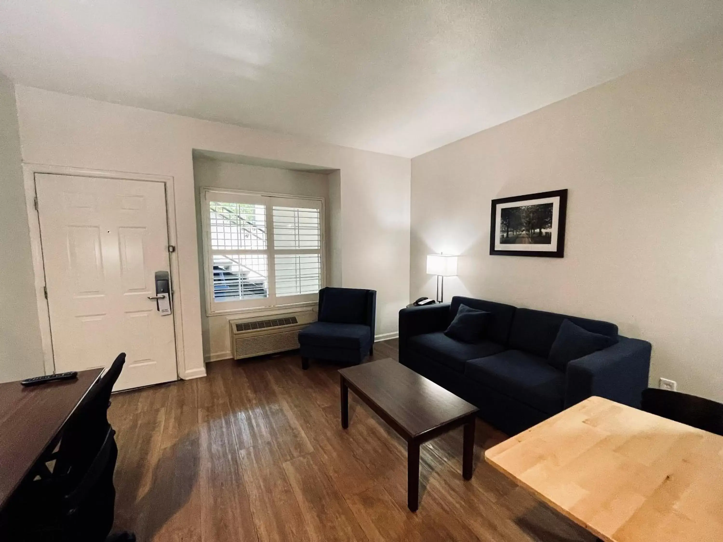 Seating Area in University Park Inn & Suites