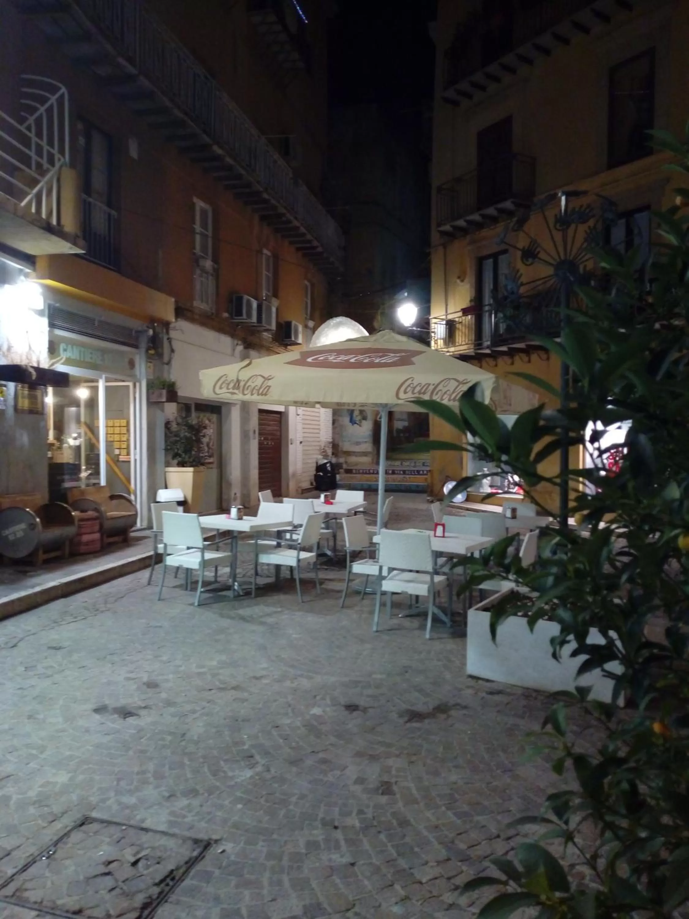 Restaurant/places to eat in B&B Al Dammuso