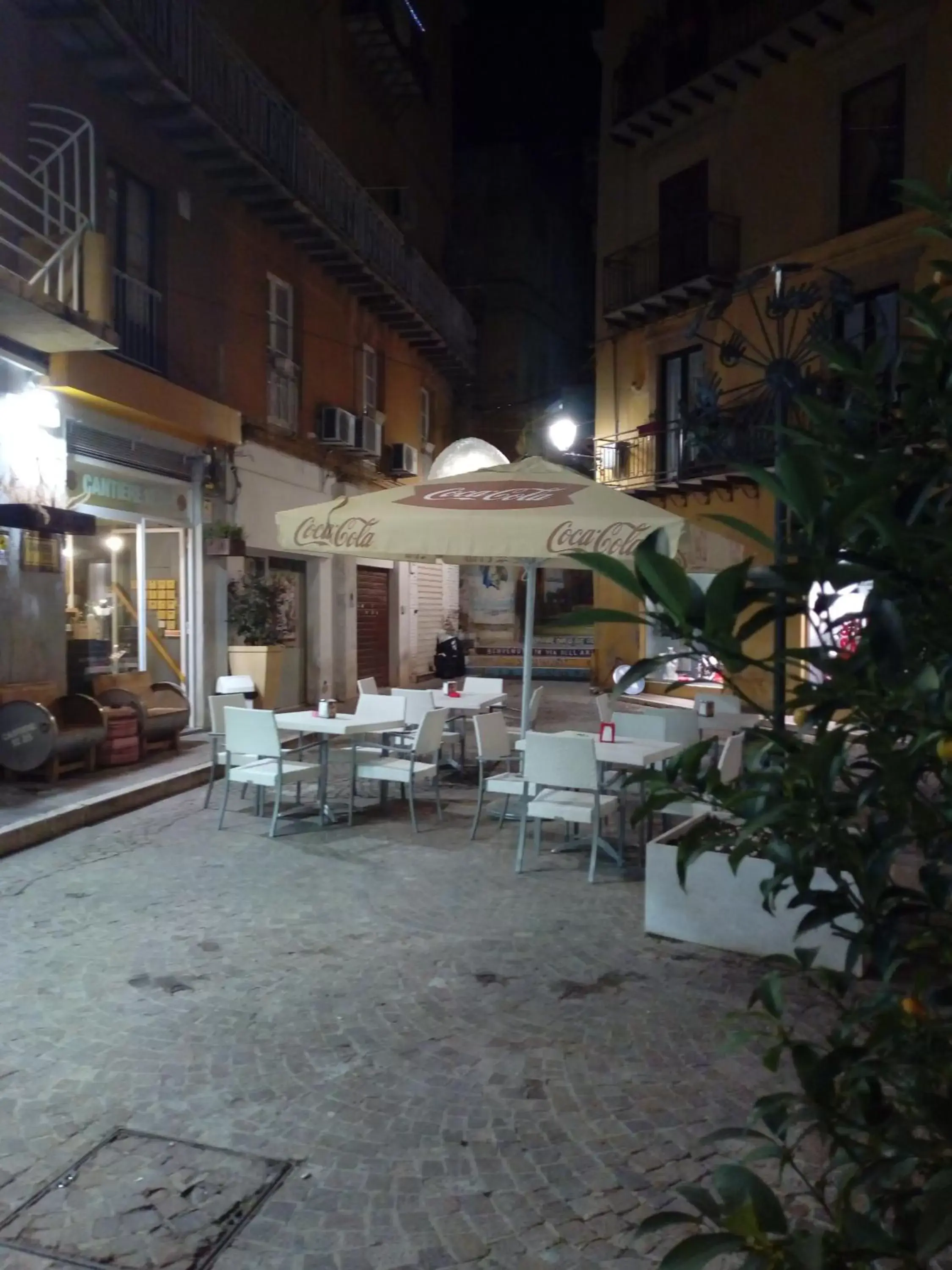 Restaurant/Places to Eat in B&B Al Dammuso