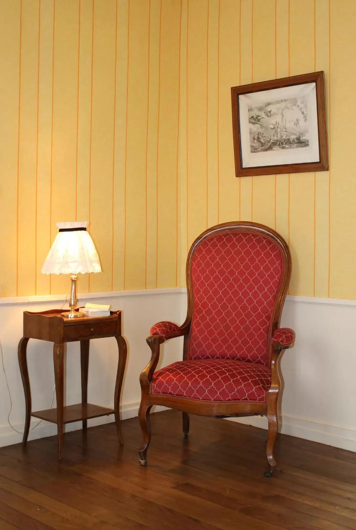 Decorative detail, Seating Area in Chambres d'hôtes La Distillerie B&B