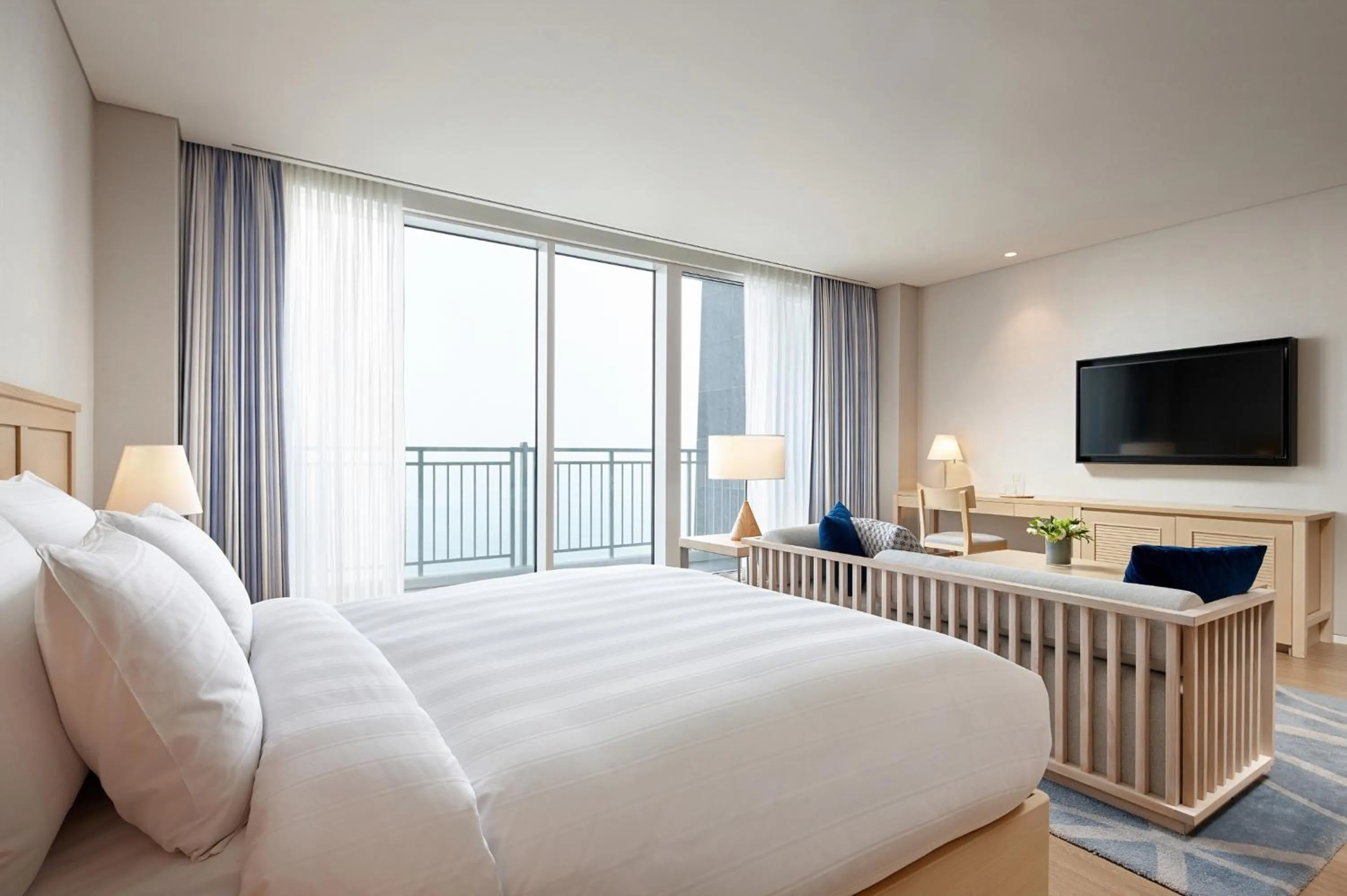 Bed in Lotte Resort Sokcho